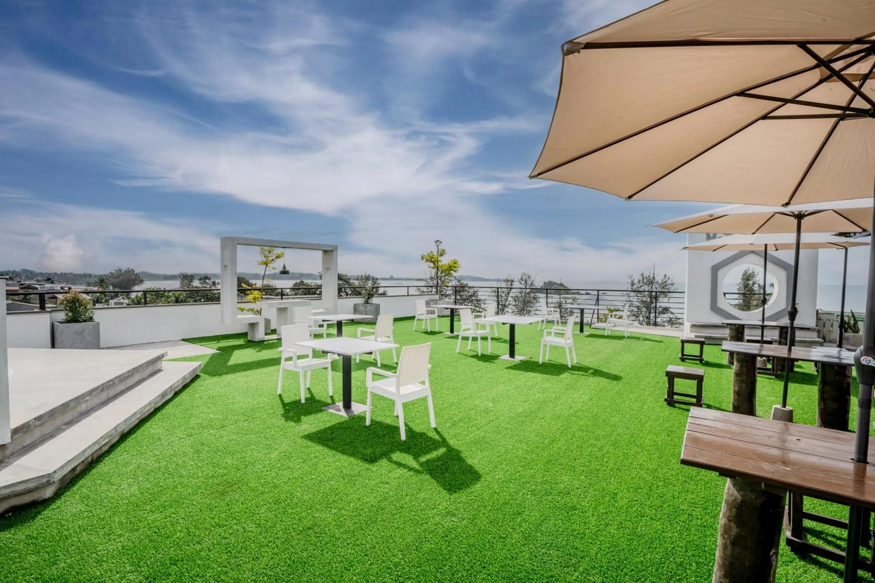 Restaurant/places to eat in Mzion Hotel Weligama