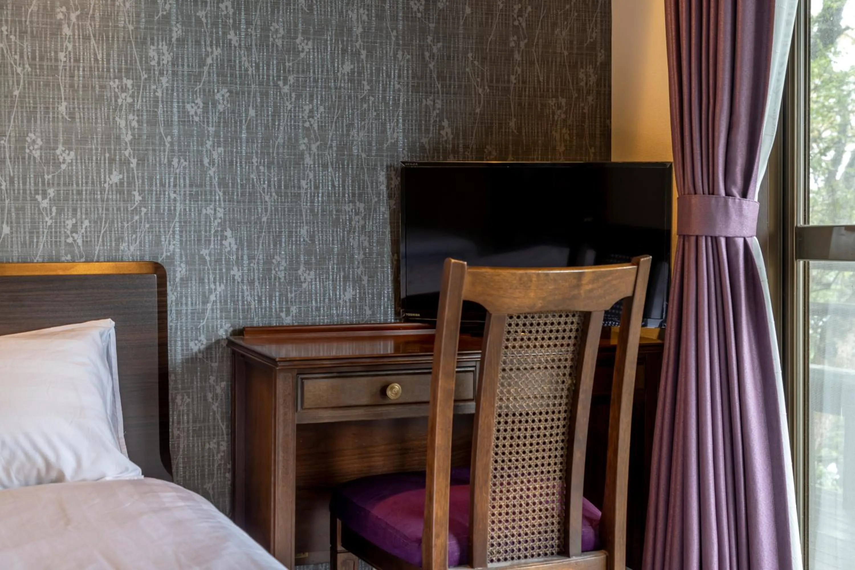 Bedroom, Bed in Chidorian