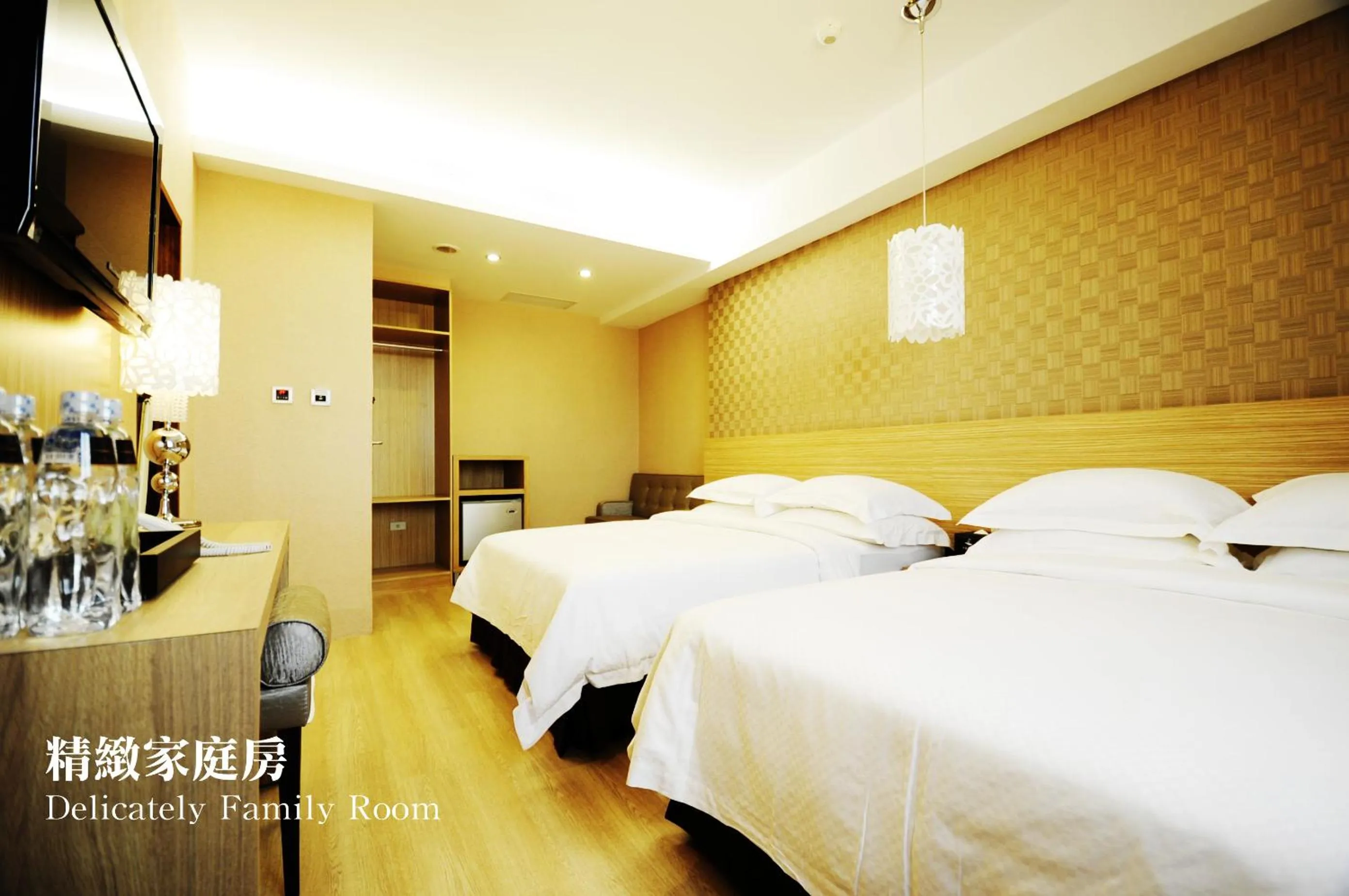 Photo of the whole room, Bed in The Riverside Hotel Hengchun