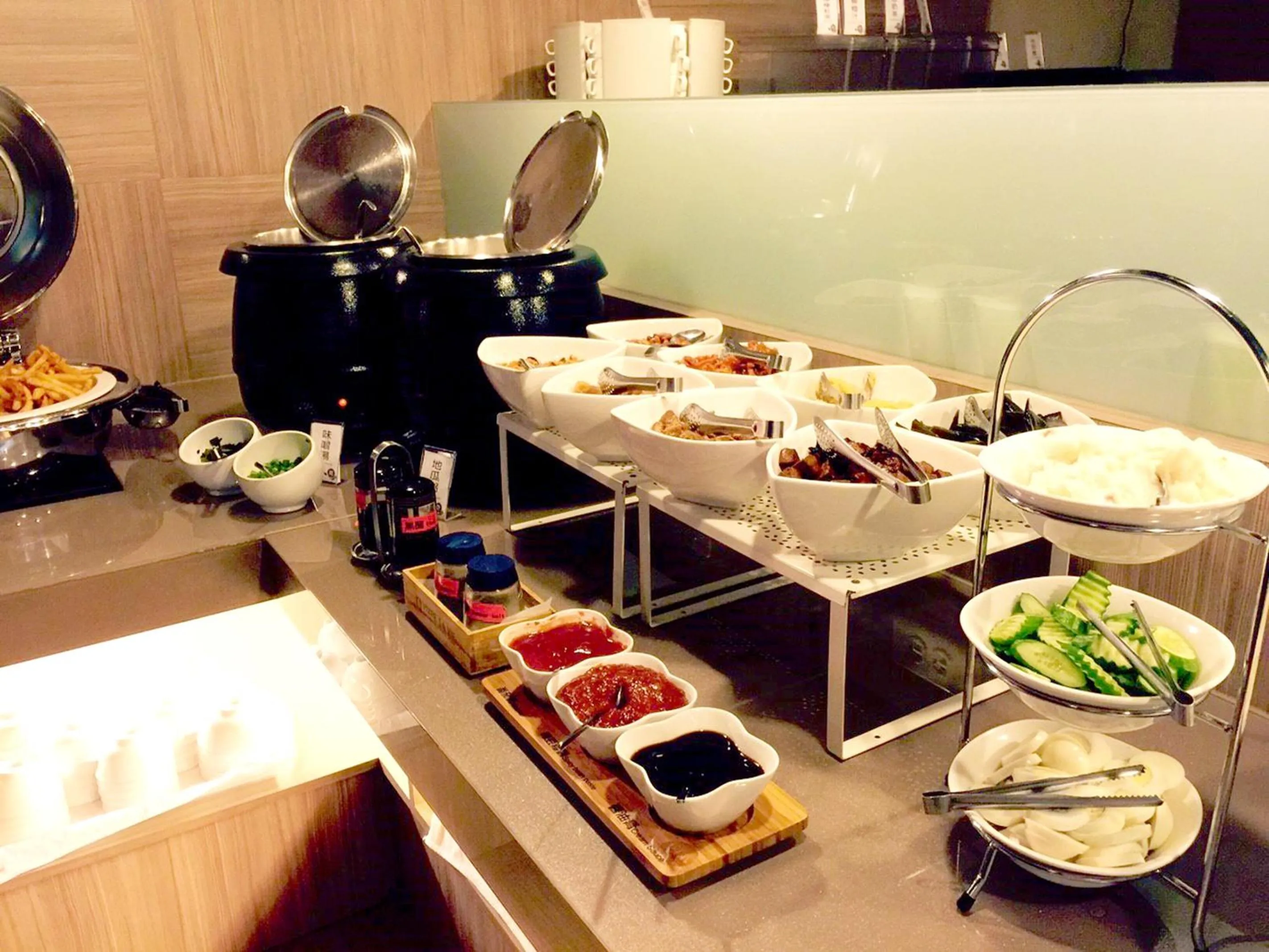 Buffet breakfast in The Riverside Hotel Hengchun