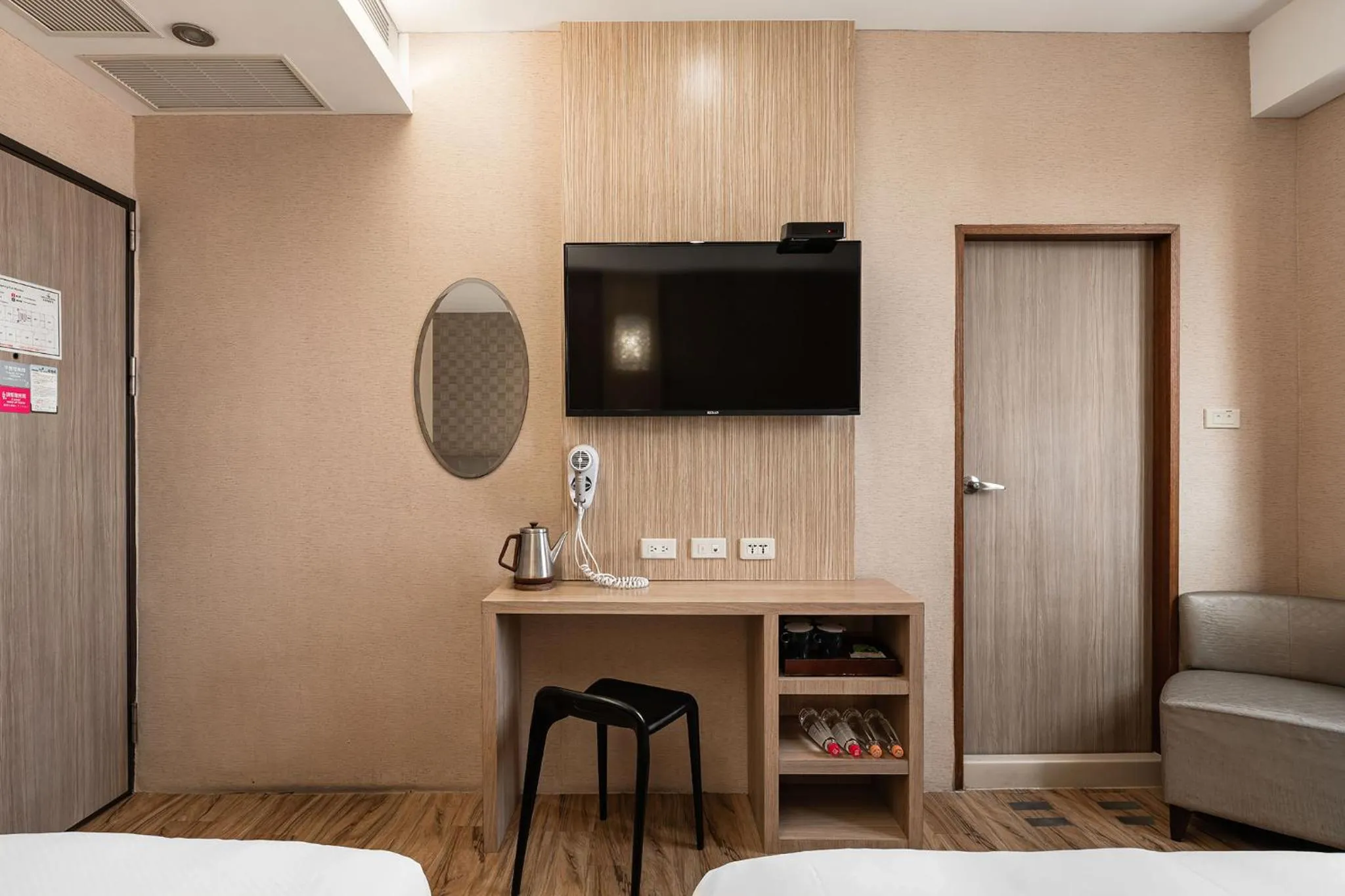 Photo of the whole room, Bed in The Riverside Hotel Hengchun