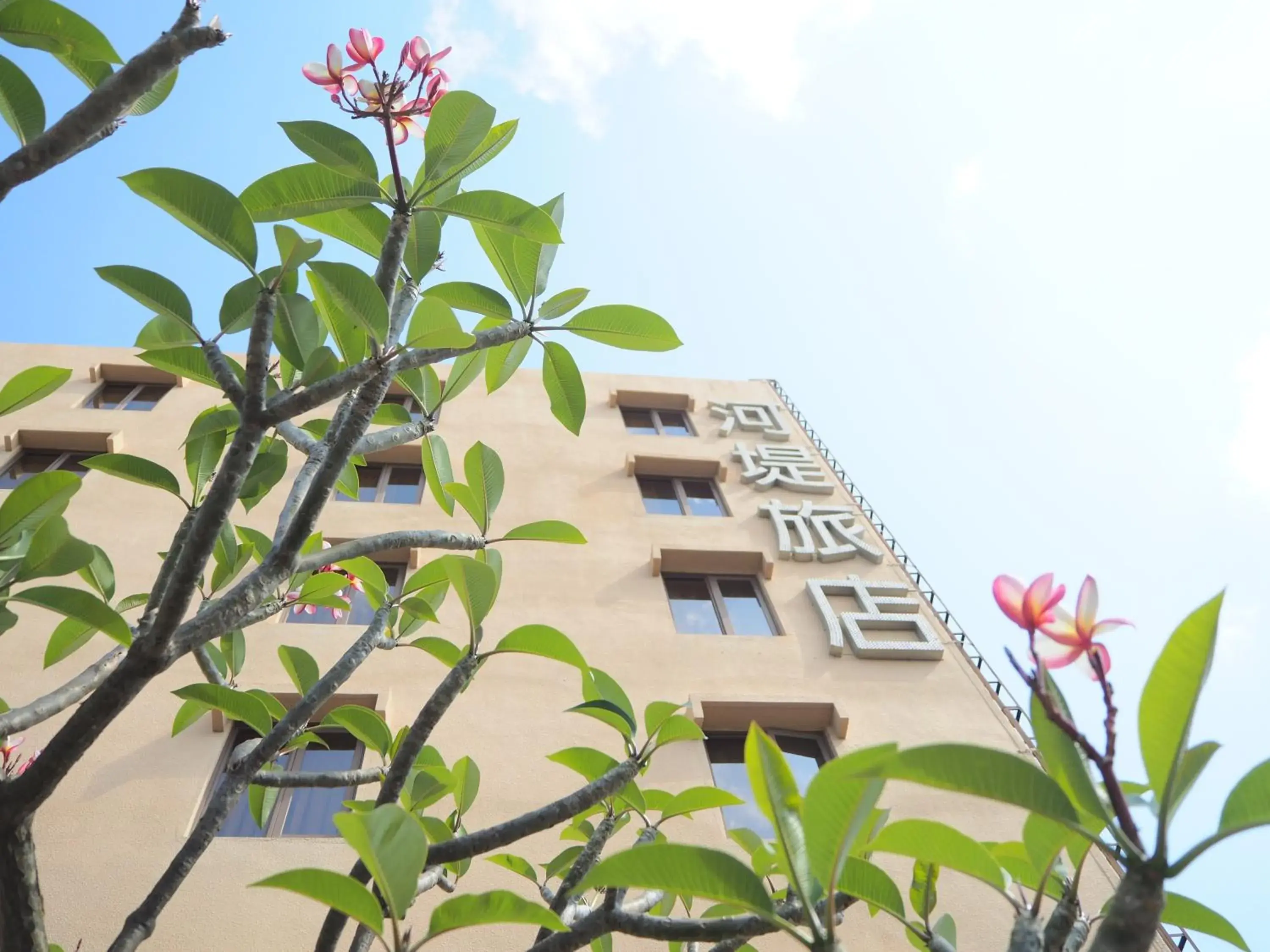Facade/entrance in The Riverside Hotel Hengchun Facade/entrance in The Riverside Hotel Hengchun