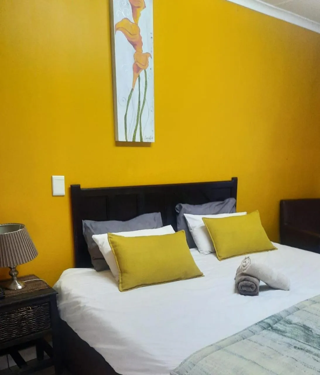 Property building, Bed in Aviators Retreat B&B