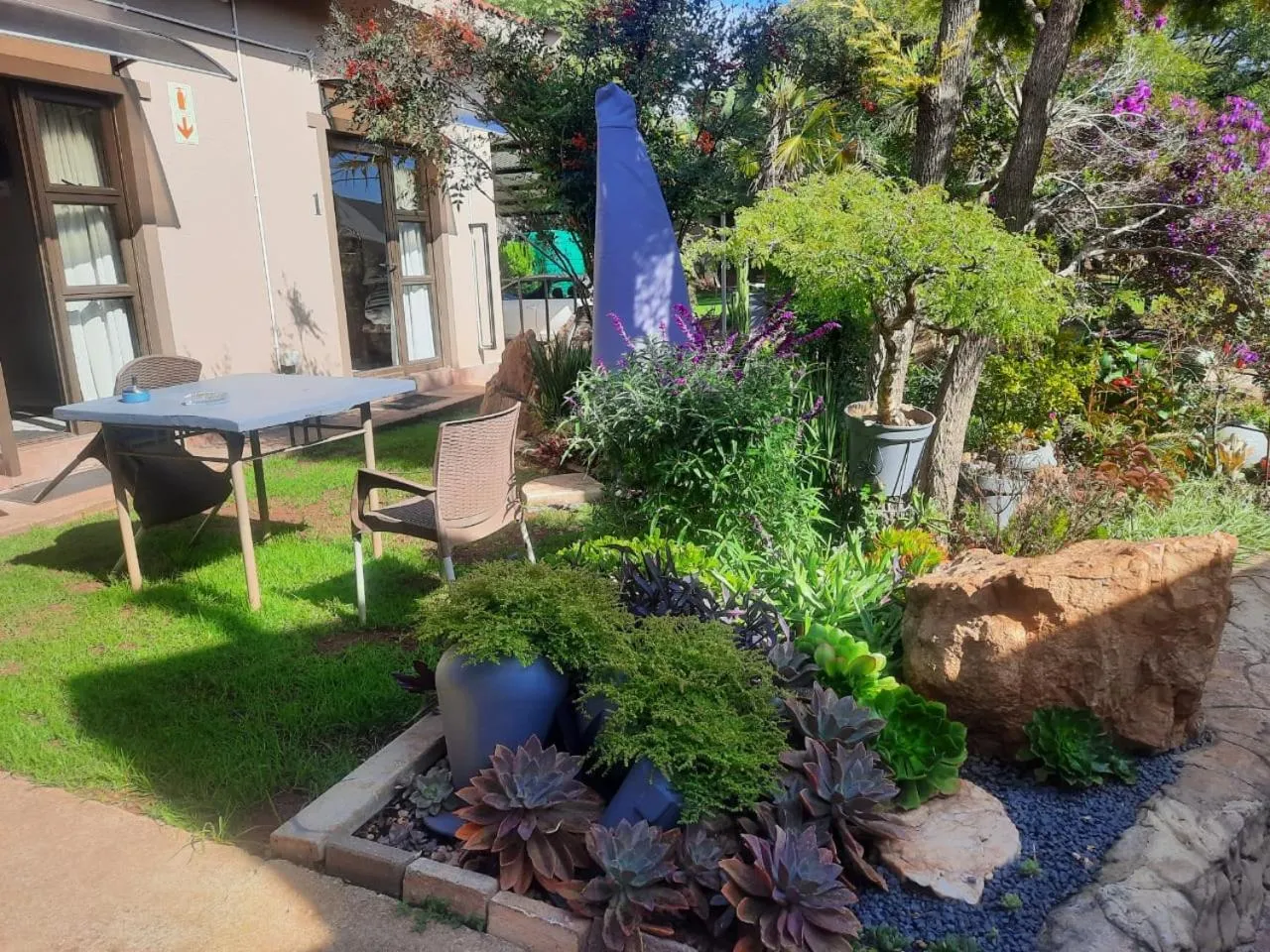 Property building in Aviators Retreat B&B