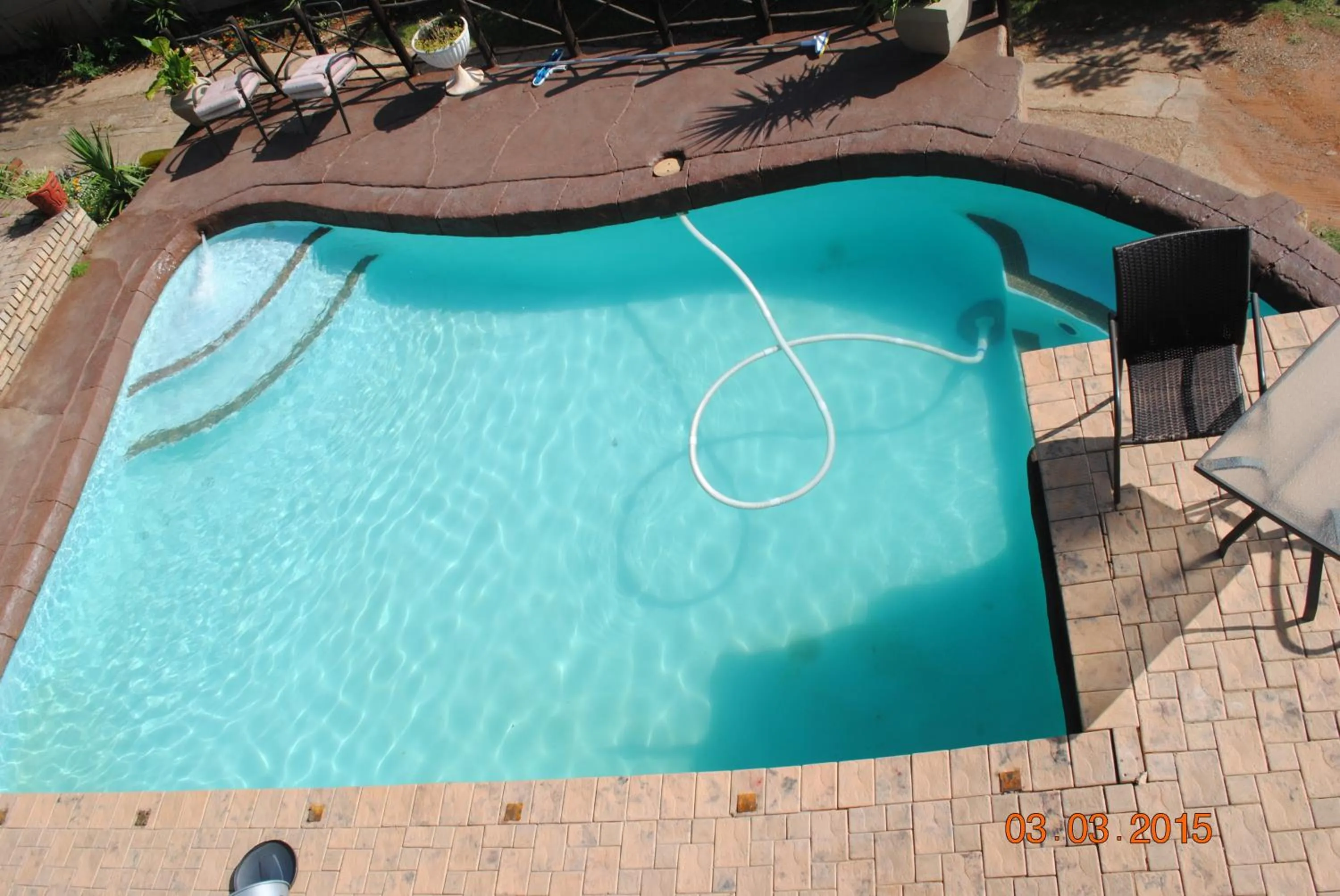 Swimming pool in Aviators Retreat B&B
