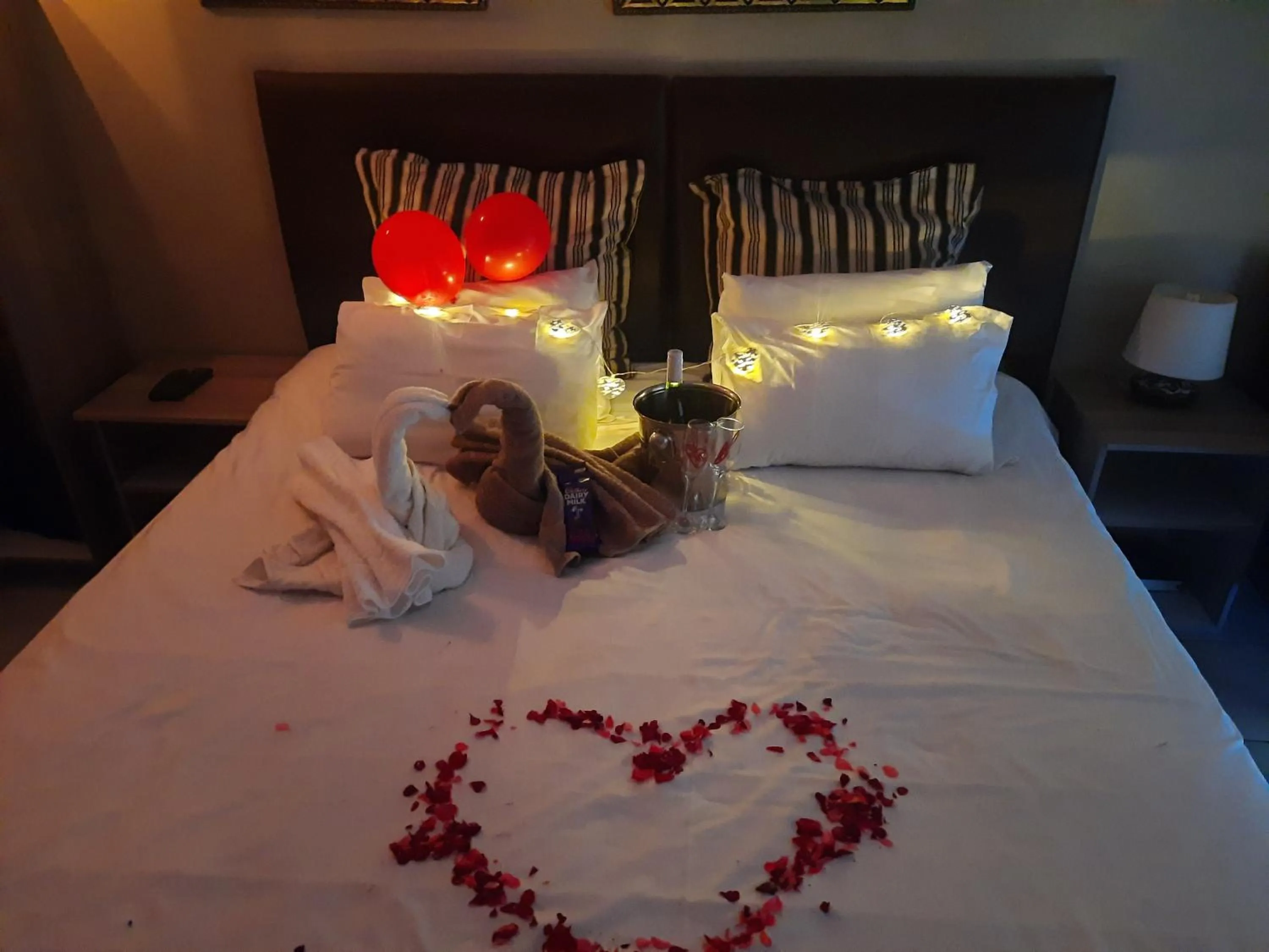 Bed in Aviators Retreat B&B