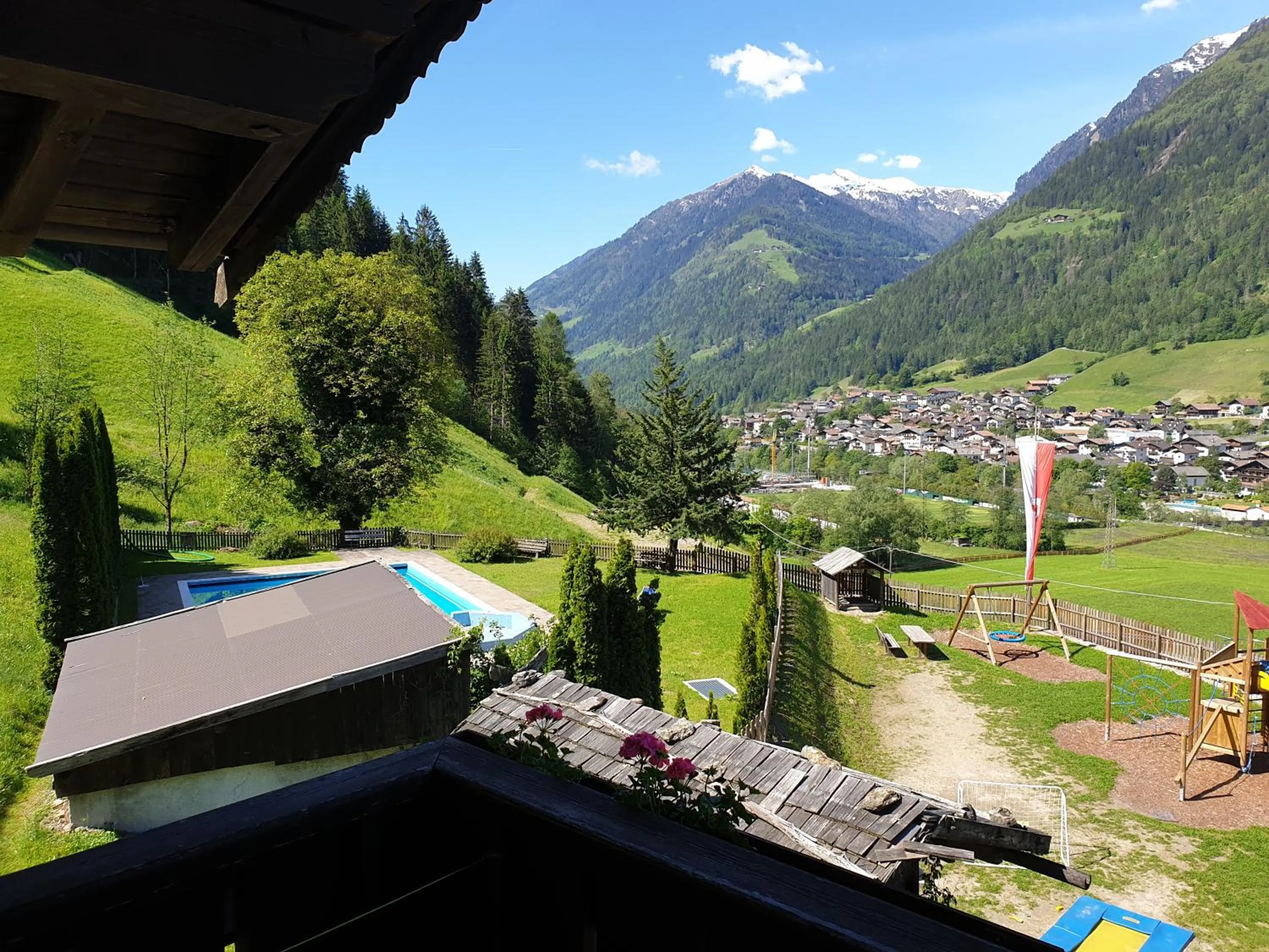 Garden view in Pension Gasthof Haselstaude