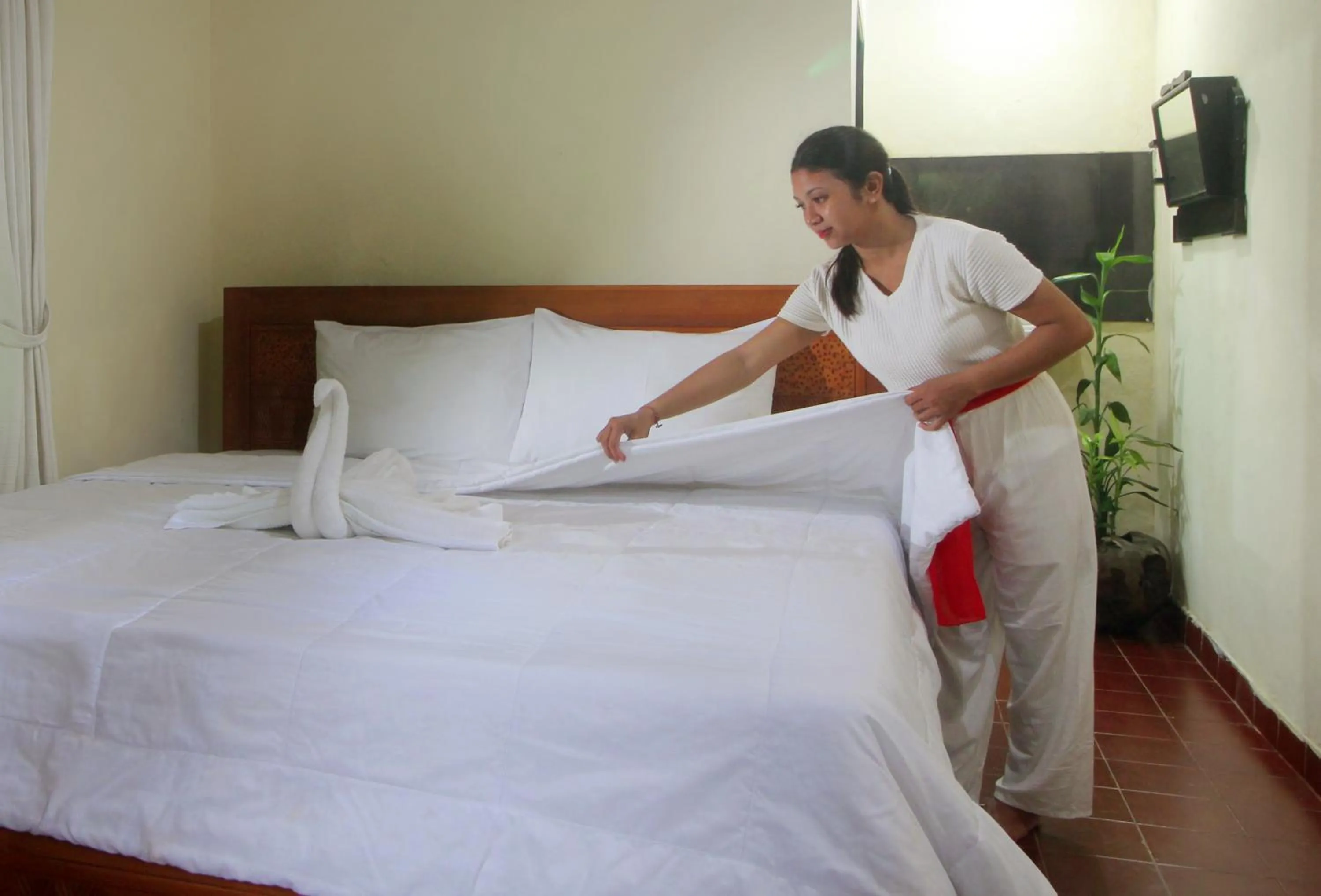 Bedroom, Bed in Sari Gong Guest House, A Trishula Collection