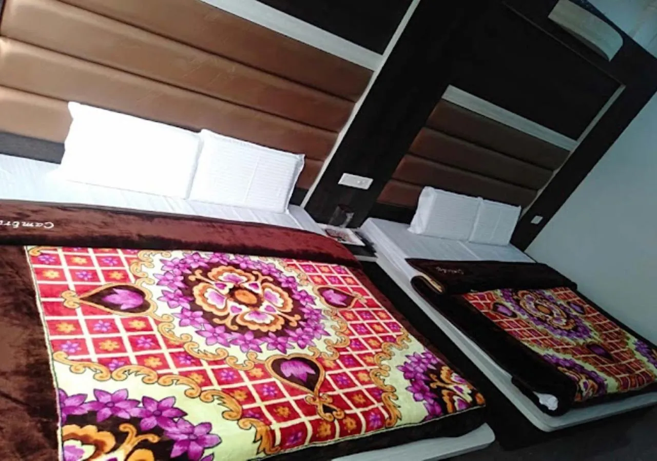 Hotel Lords Paradise 