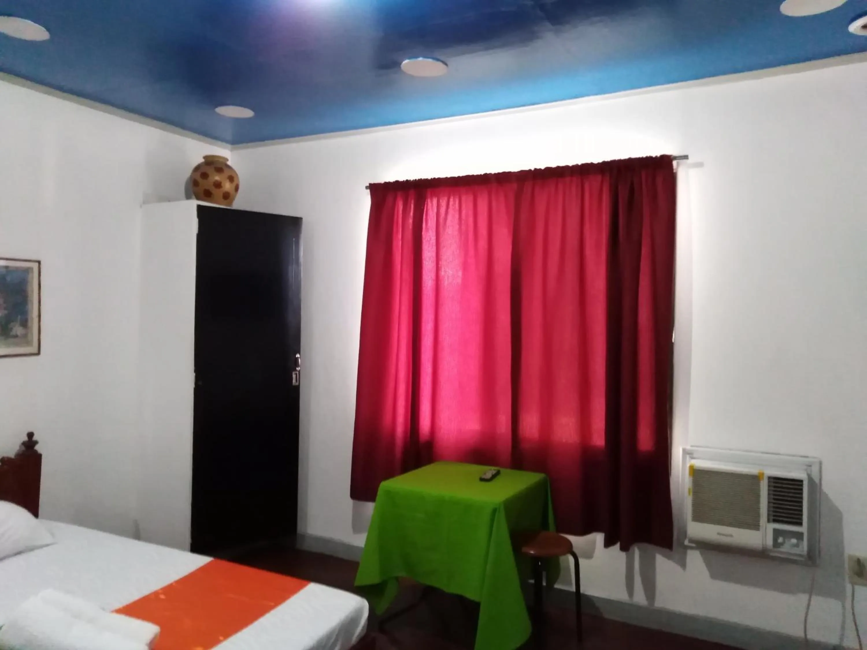 Bed in Isla Bonita Beach Resort