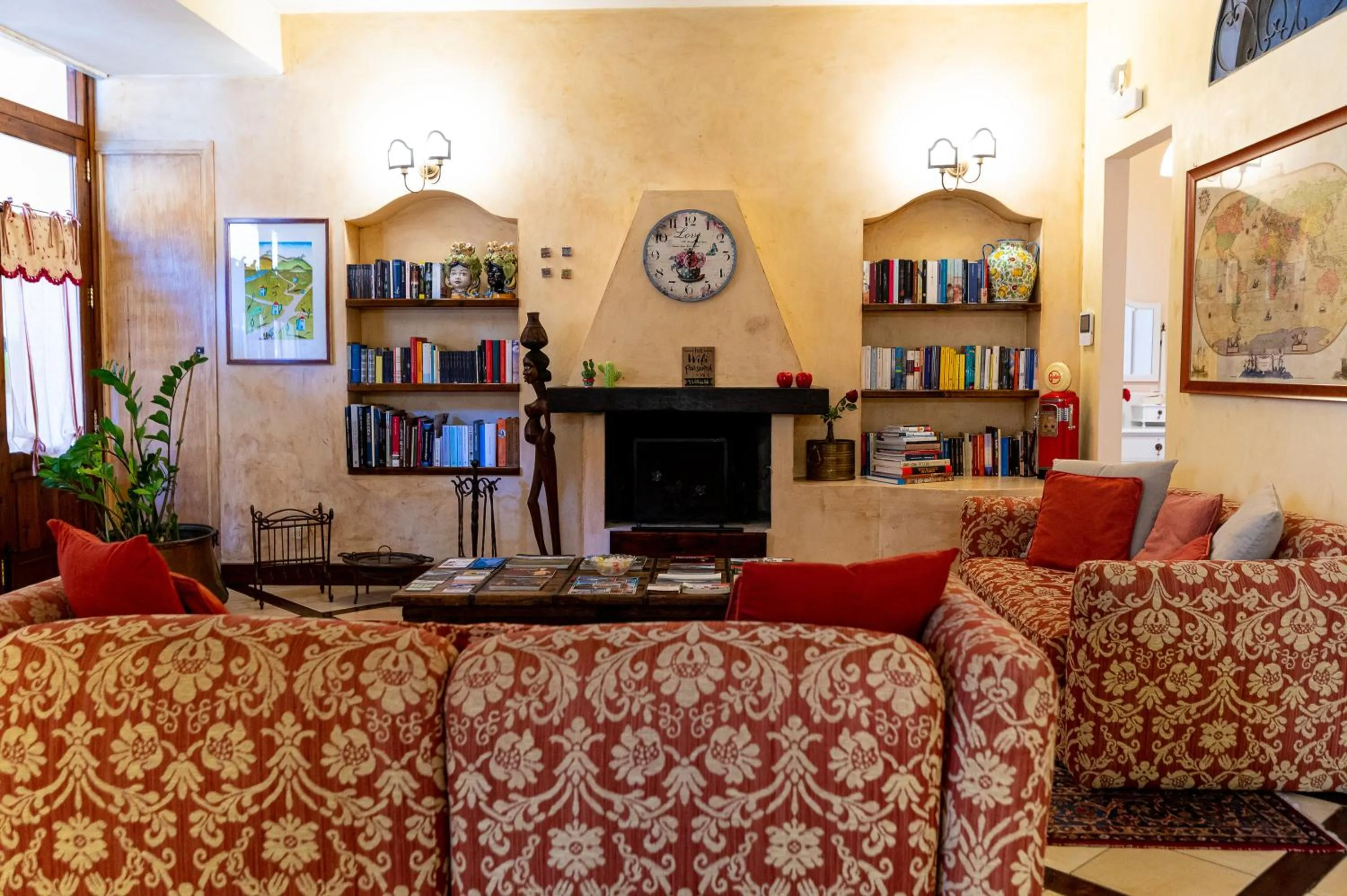 Library in B&B Le Sorelle