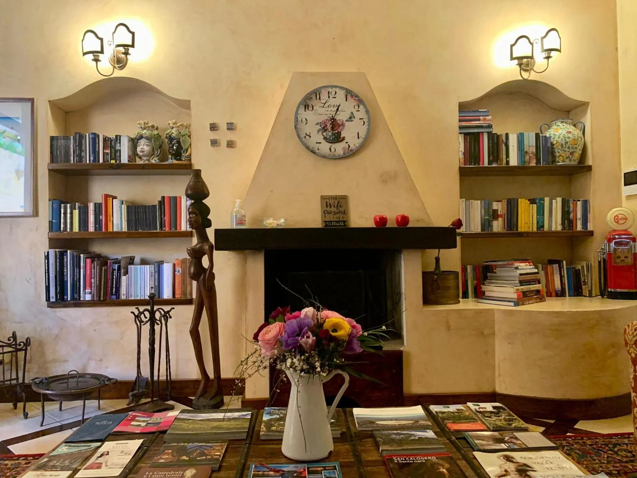 Library in B&B Le Sorelle