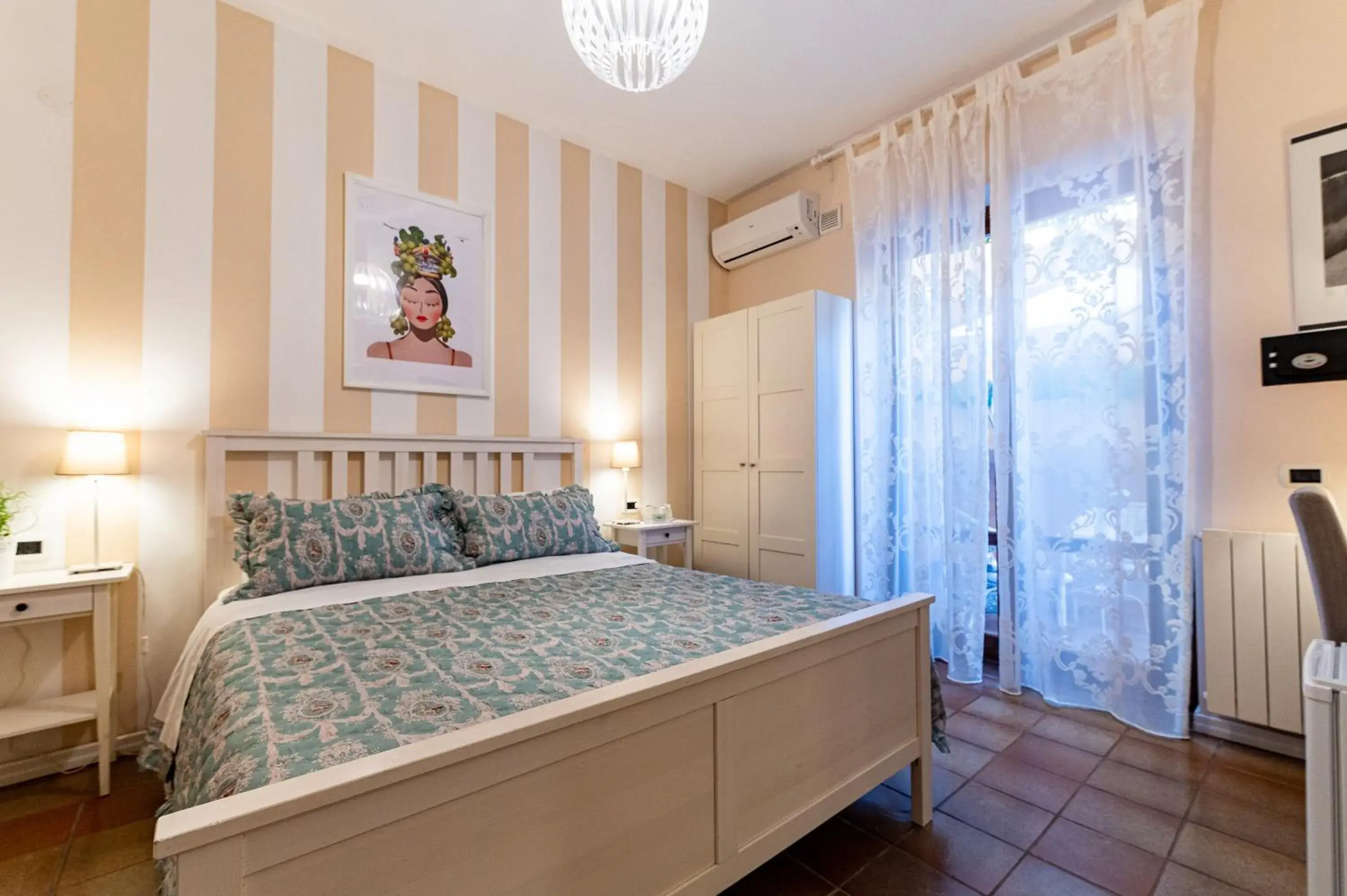 Double Room with Balcony in B&B Le Sorelle Double Room with Balcony in B&B Le Sorelle