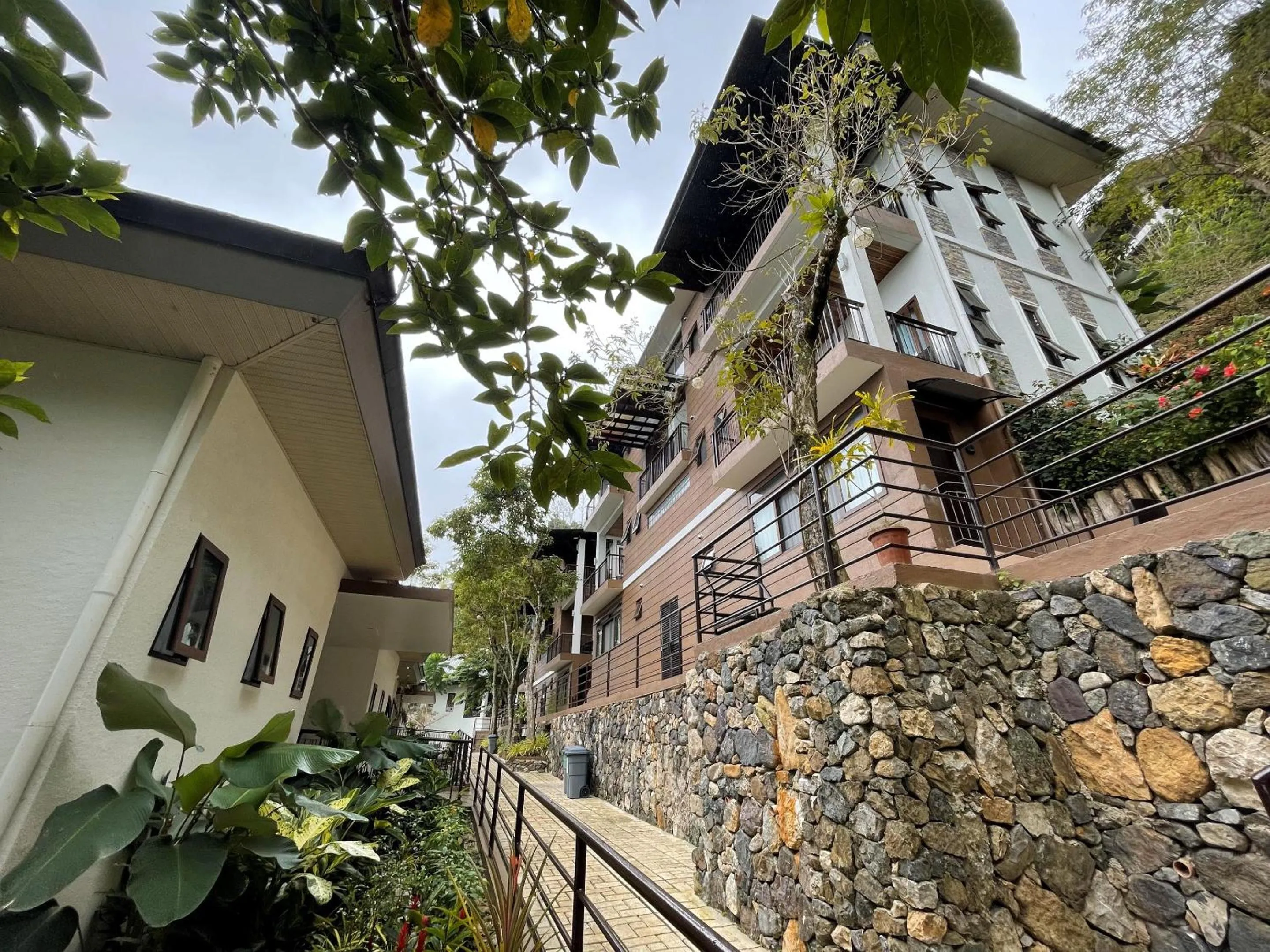 Property building in Mist Mountain Resort powered by Cocotel