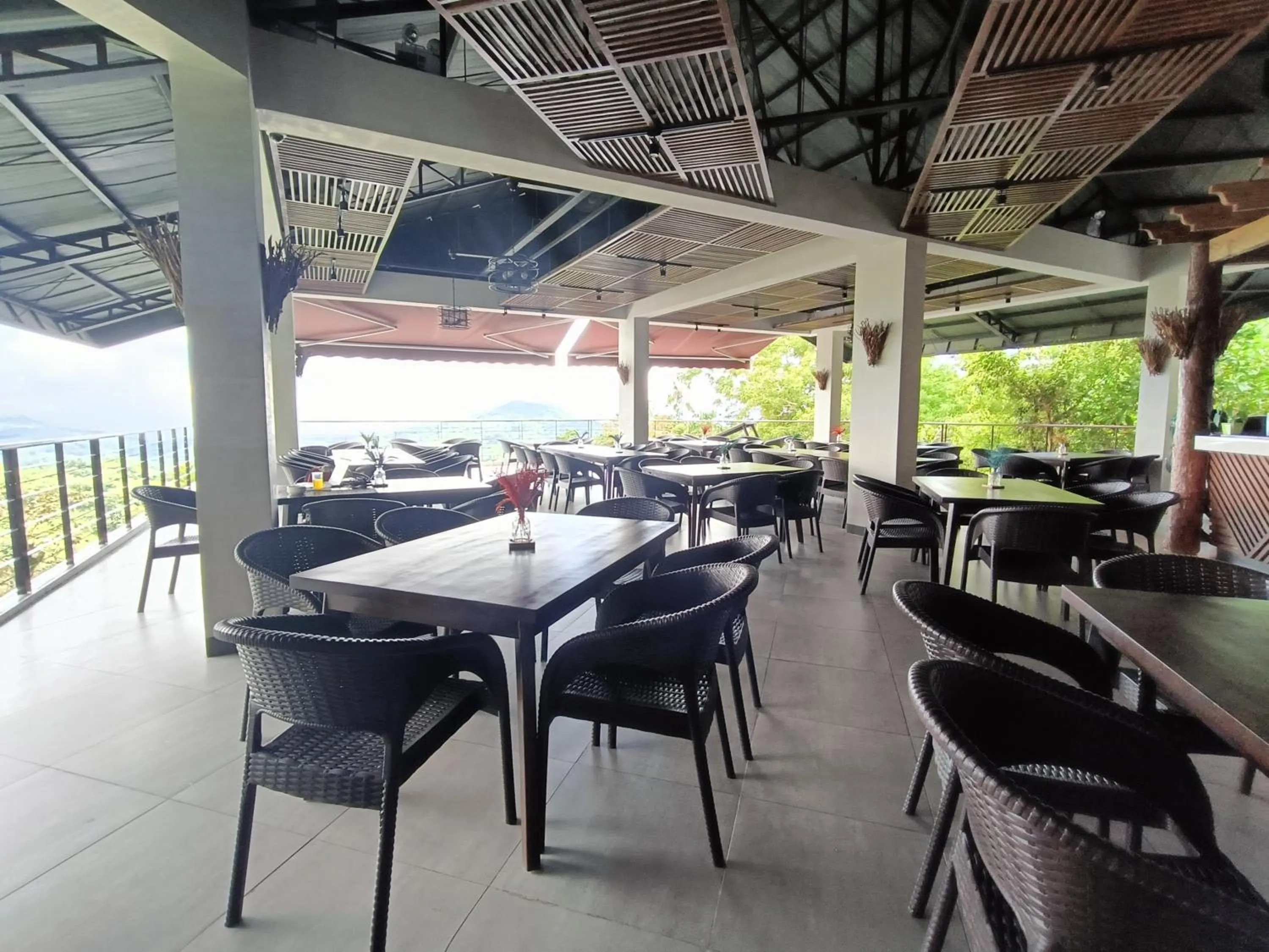 Restaurant/places to eat in Mist Mountain Resort powered by Cocotel