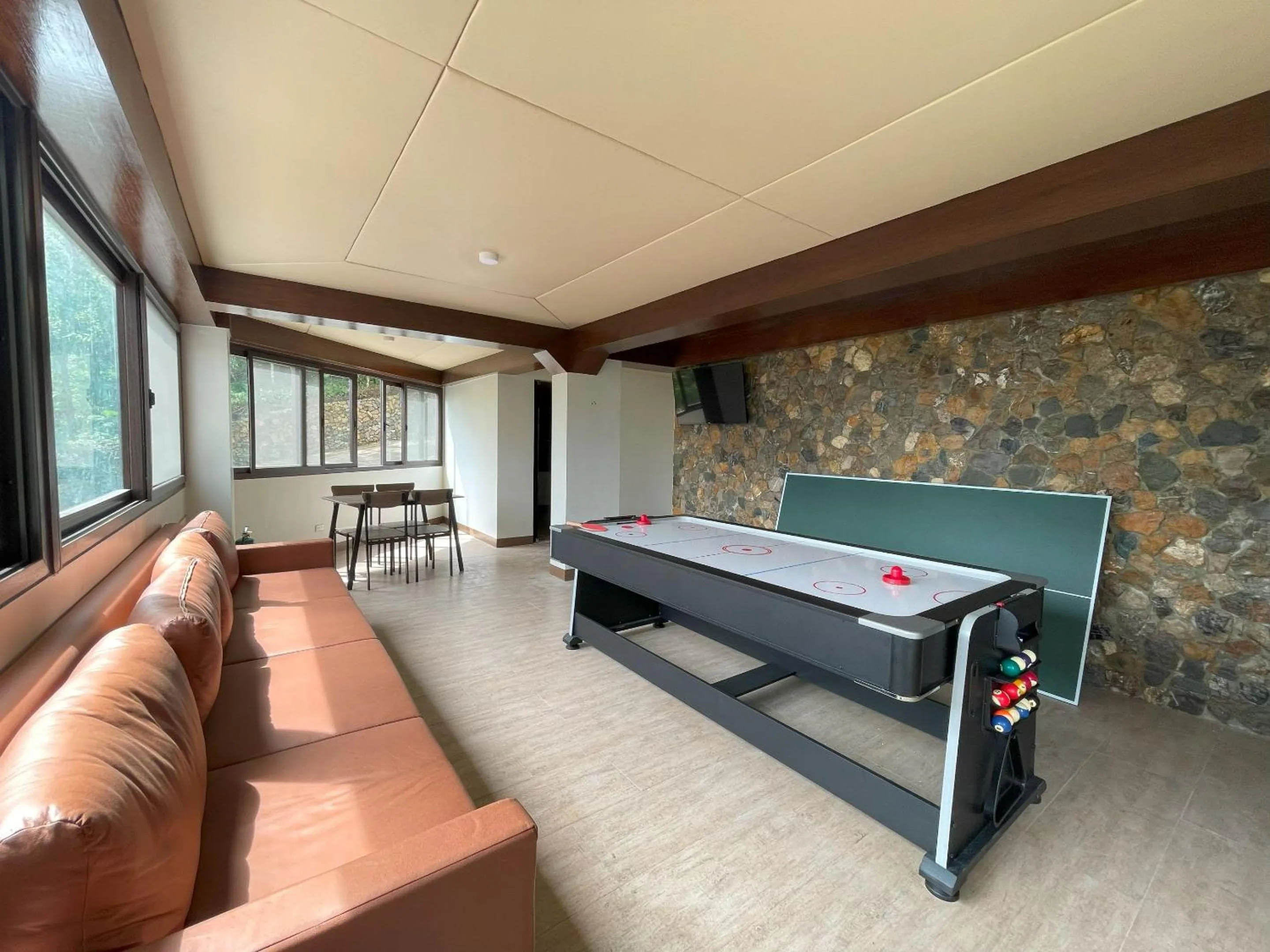 Game Room in Mist Mountain Resort powered by Cocotel