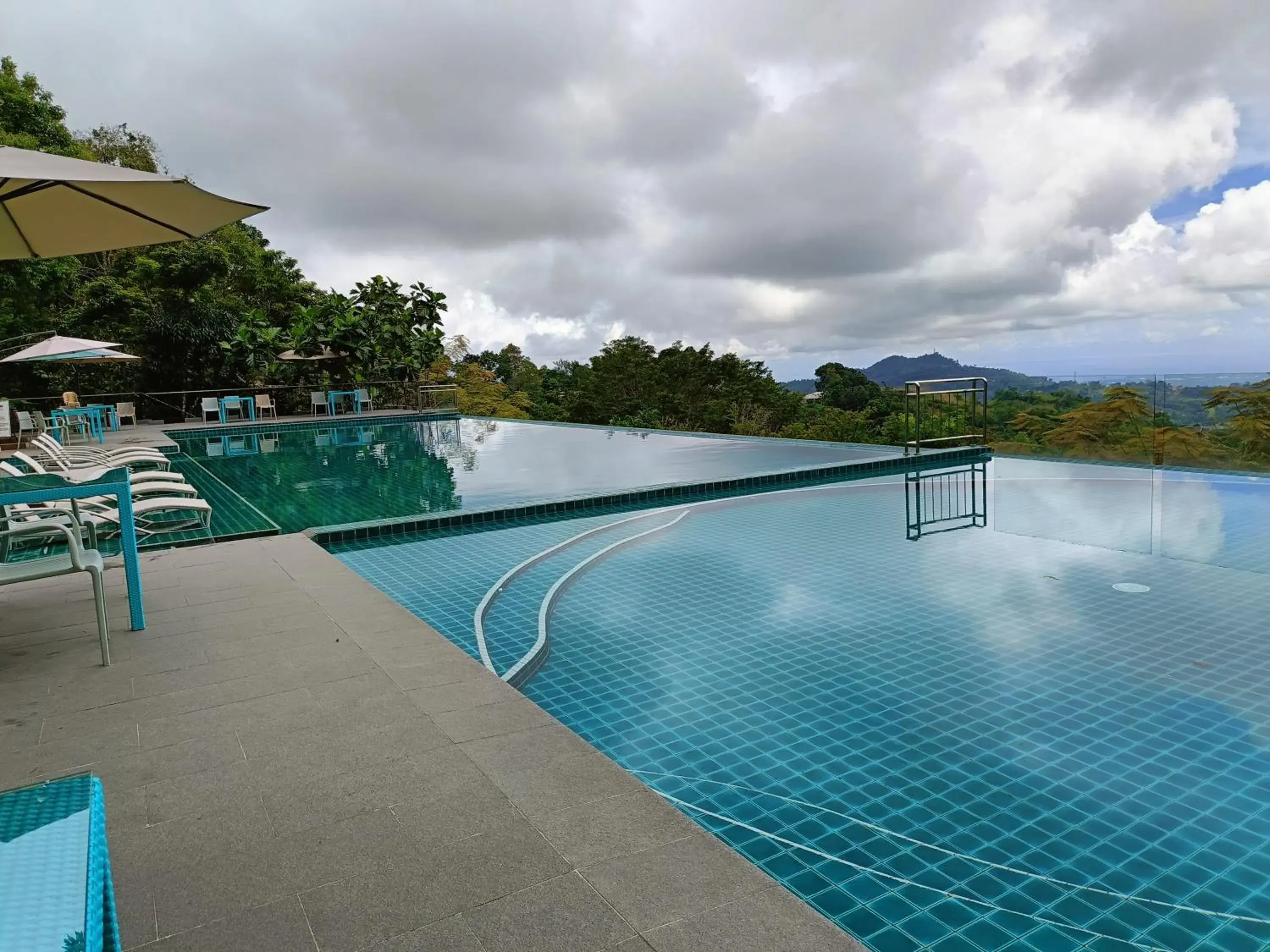 Swimming pool in Mist Mountain Resort powered by Cocotel Swimming pool in Mist Mountain Resort powered by Cocotel