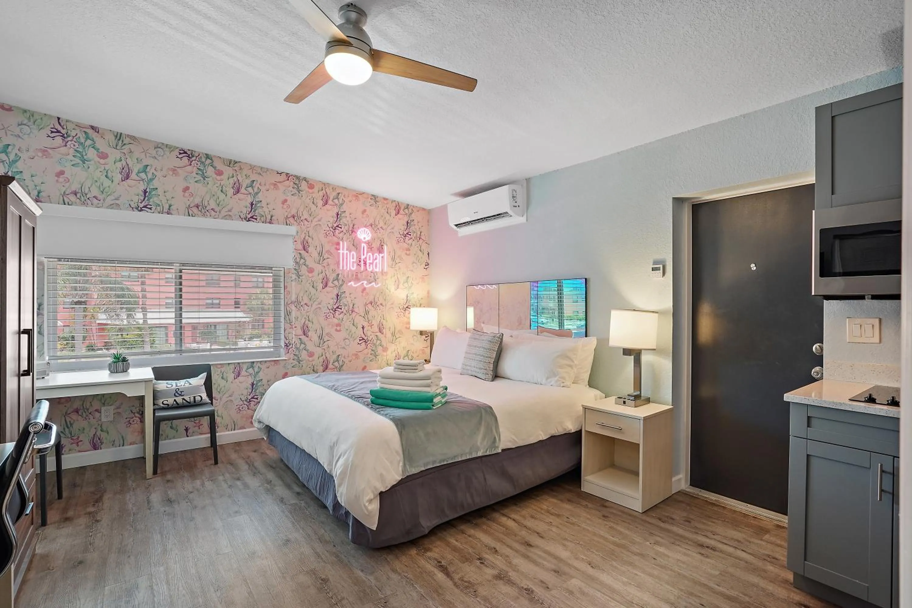 Bed in The Pearl Cabana Club
