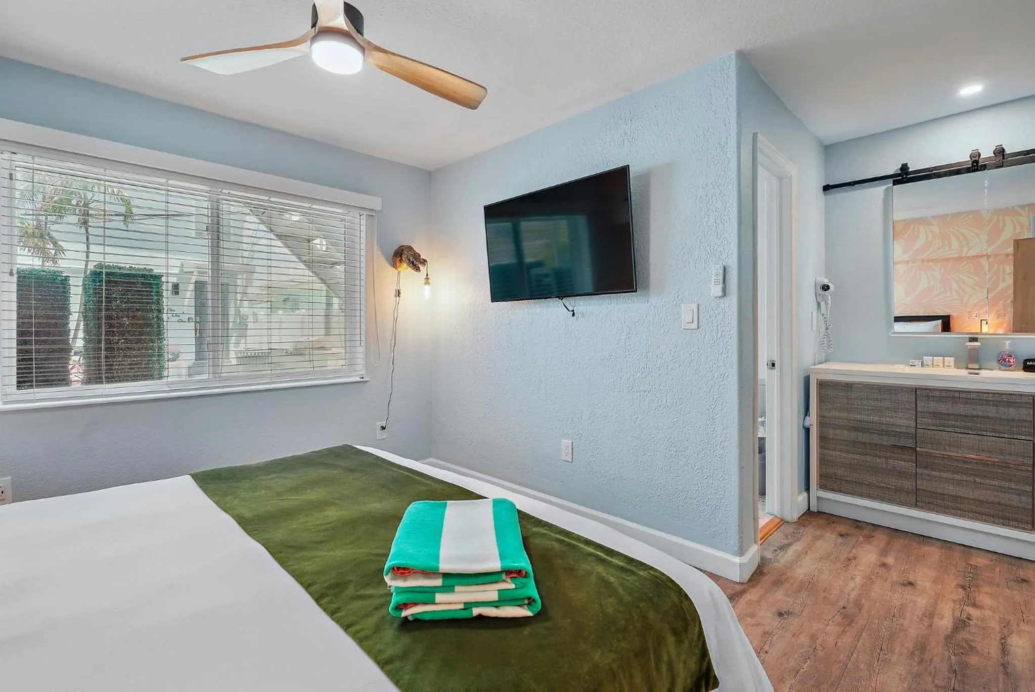 Bed in The Pearl Cabana Club