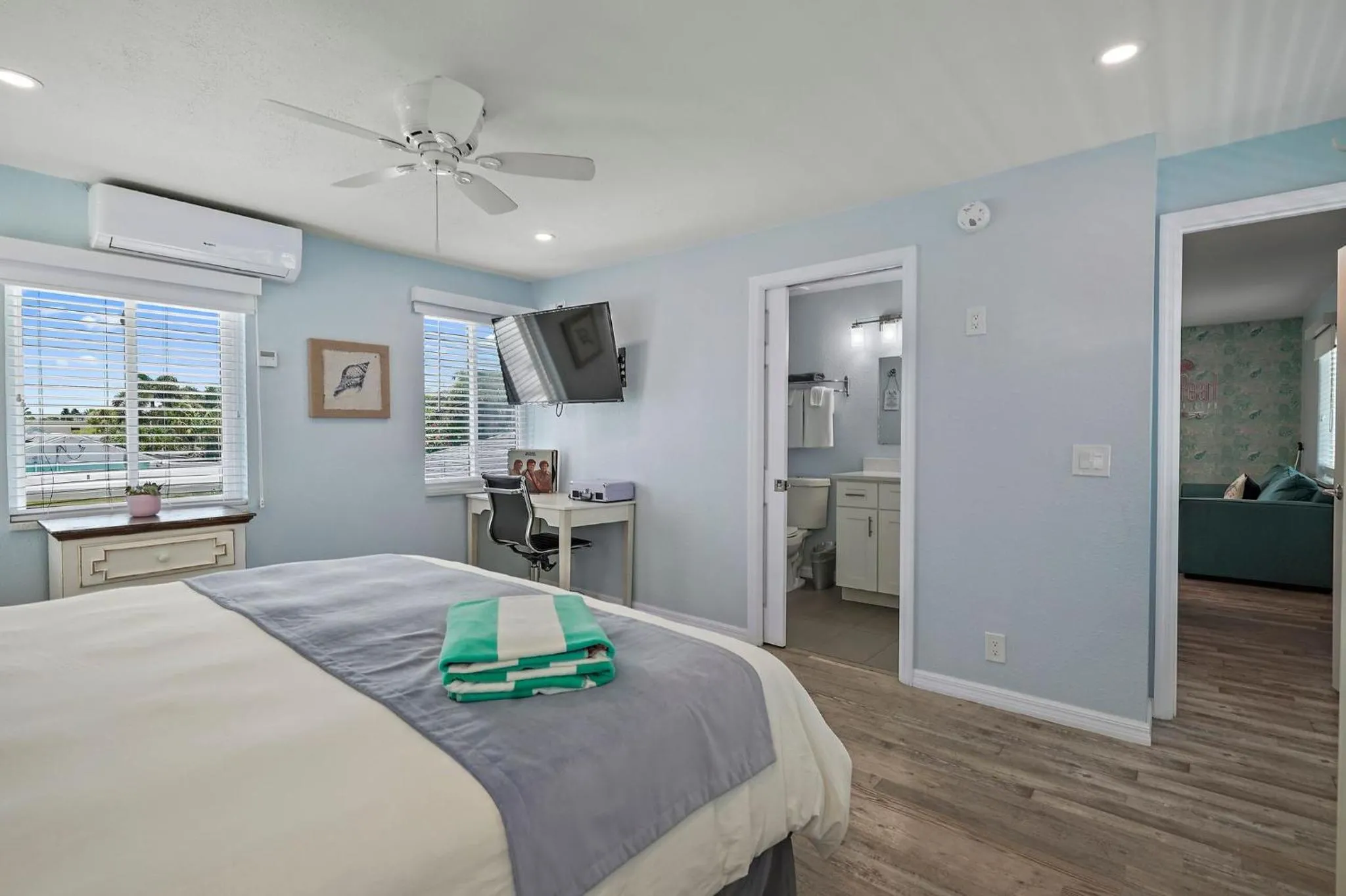 Bed in The Pearl Cabana Club