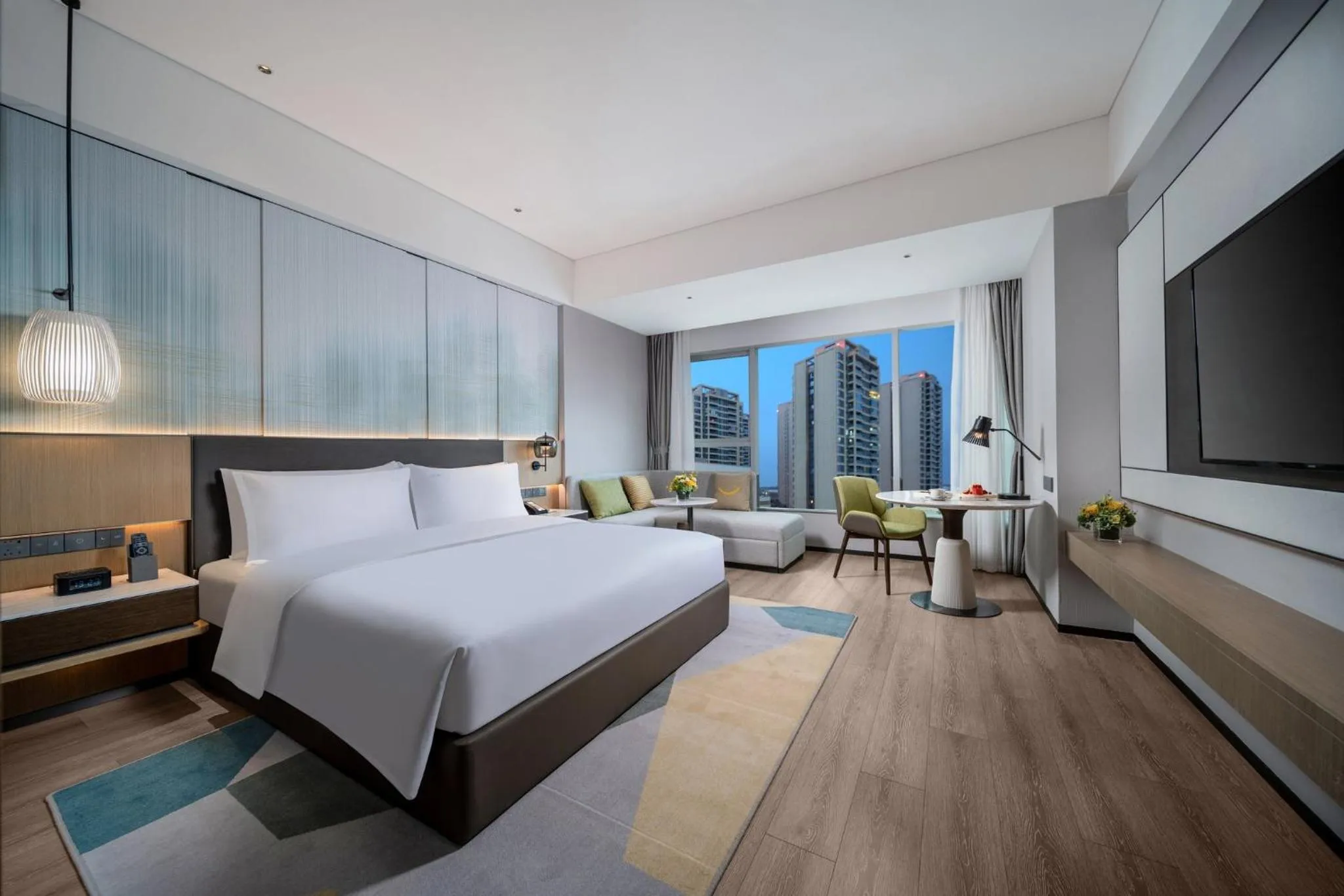 Photo of the whole room, Bed in Holiday Inn Chengdu East by IHG