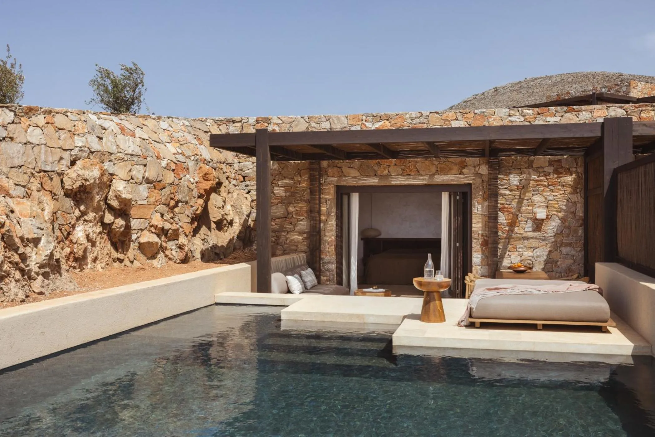 Swimming pool in Gundari