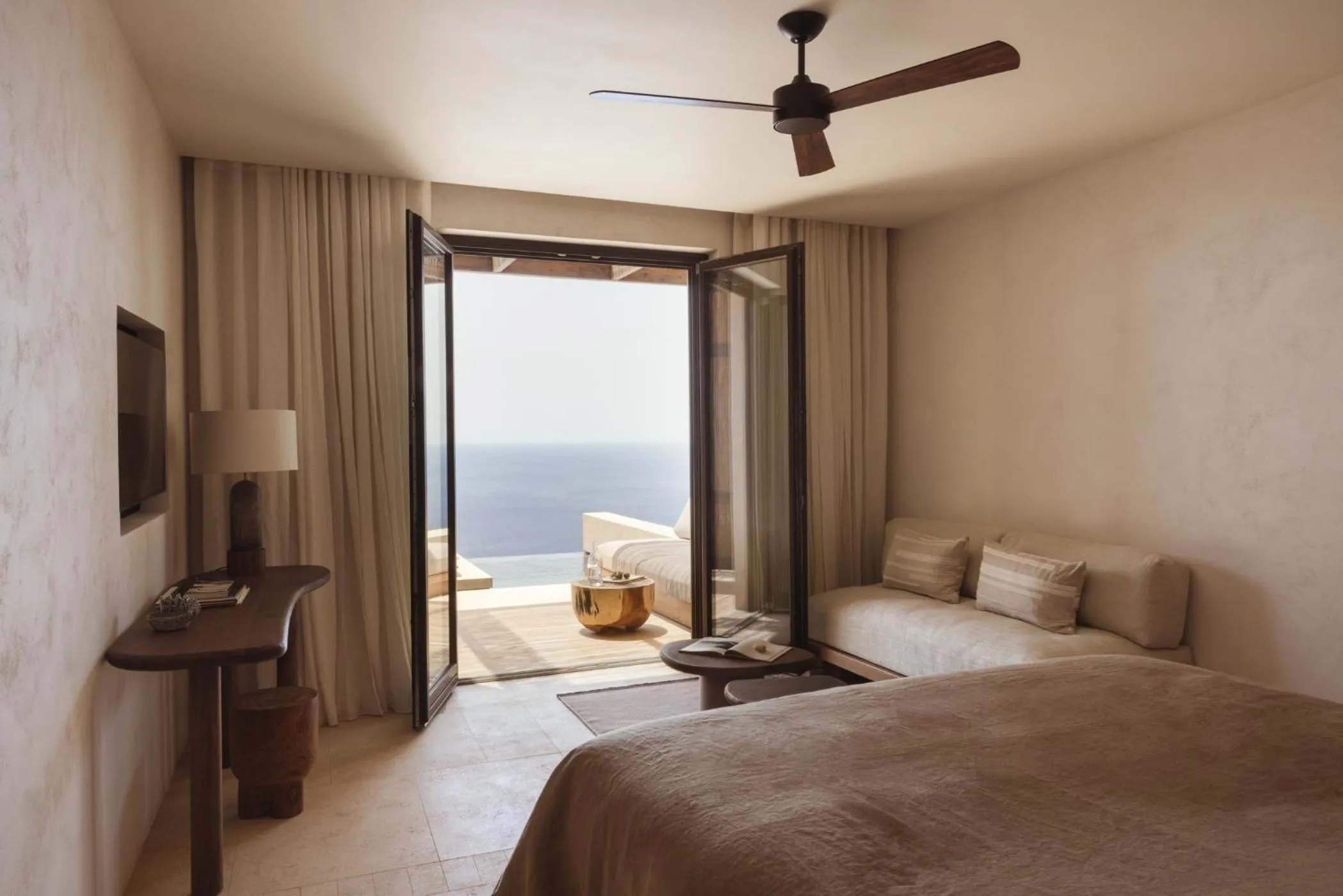 Bedroom, Bed in Gundari