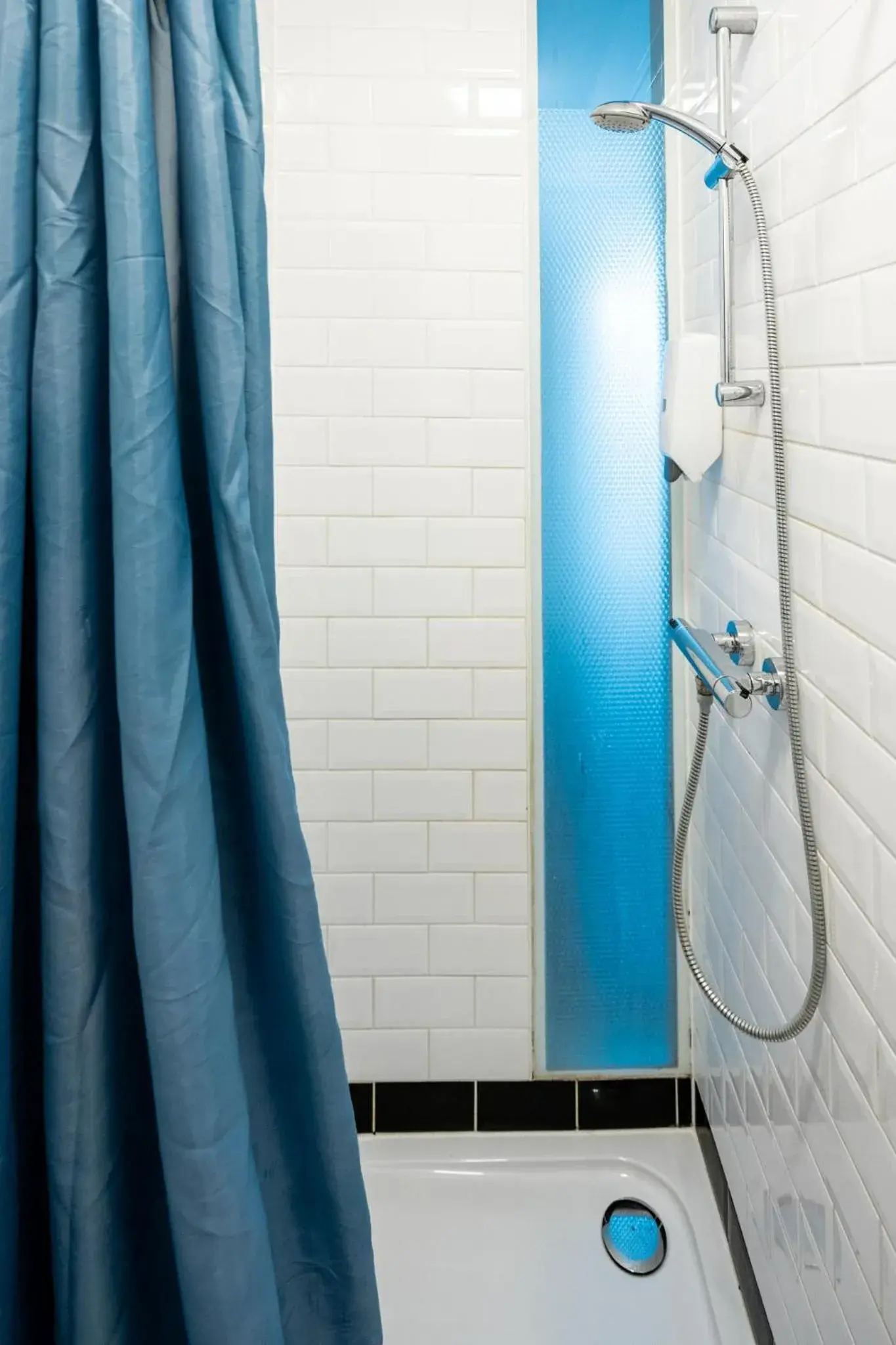 Bed in 6-Bed Mixed Dormitory Room in The ASH Bed in 6-Bed Mixed Dormitory Room in The ASH