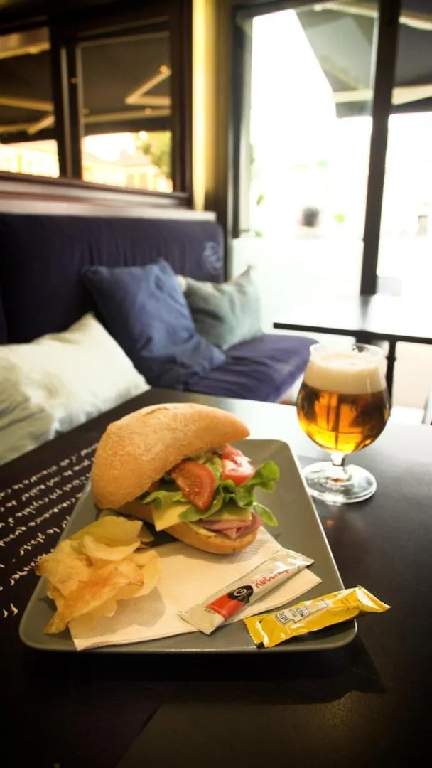 Restaurant/places to eat in Hotel Le Derby