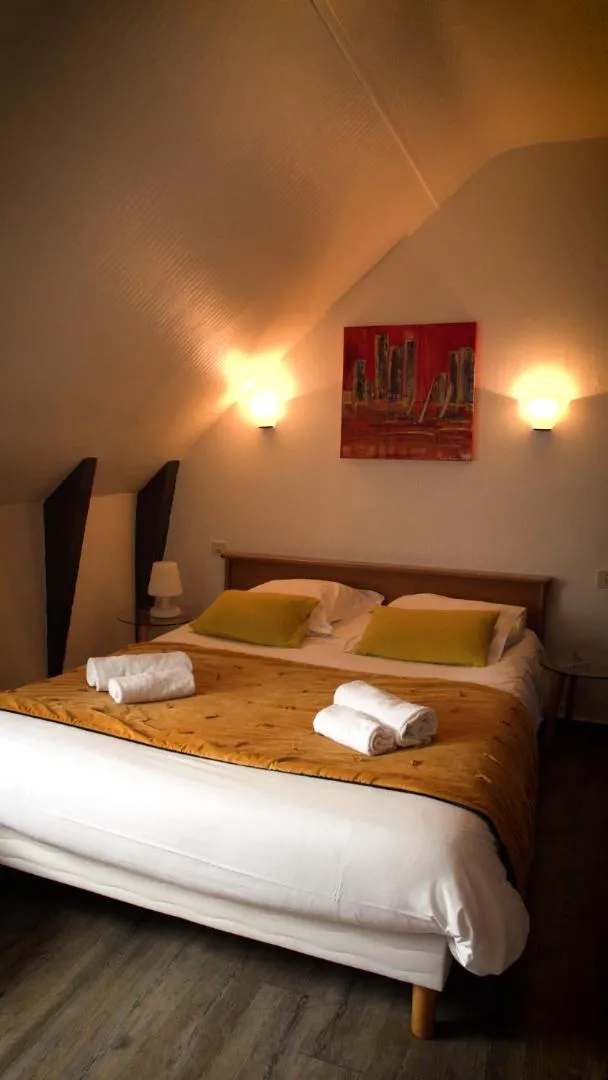 Bed in Hotel Le Derby