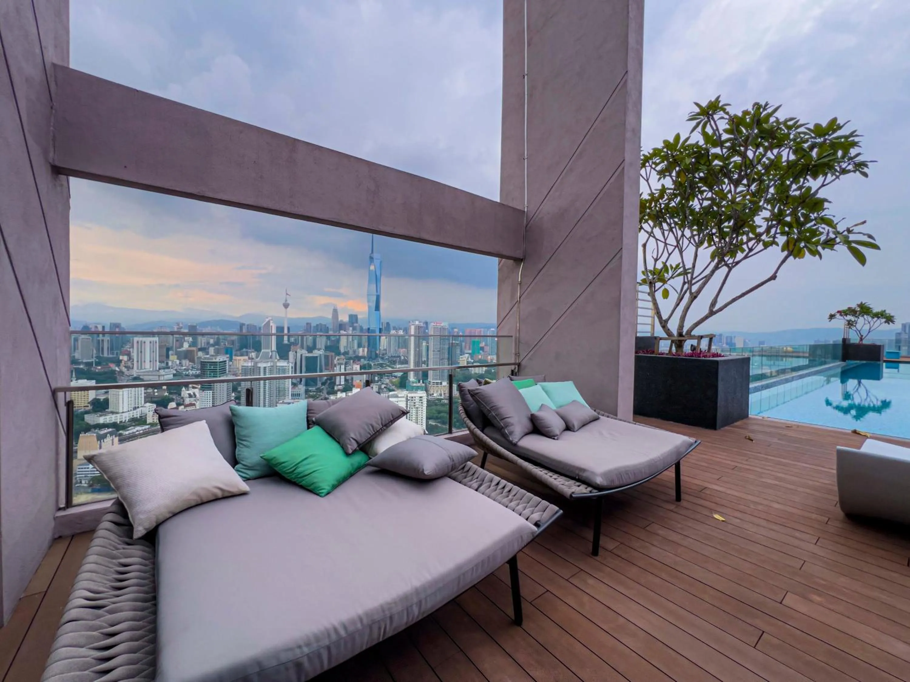 Sky Pool Suites KL Sentral - Riveria City