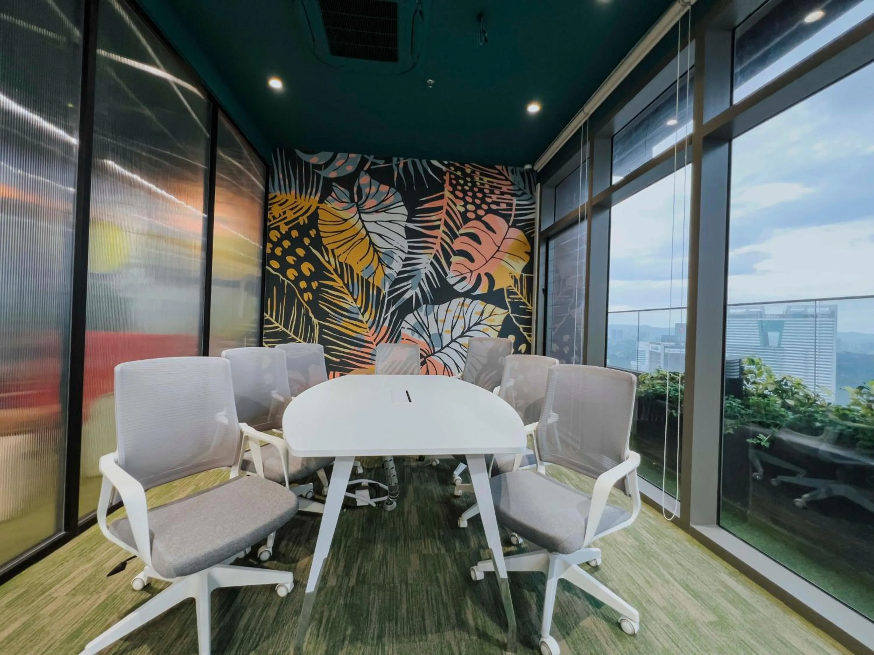 Sky Pool Suites KL Sentral - Riveria City