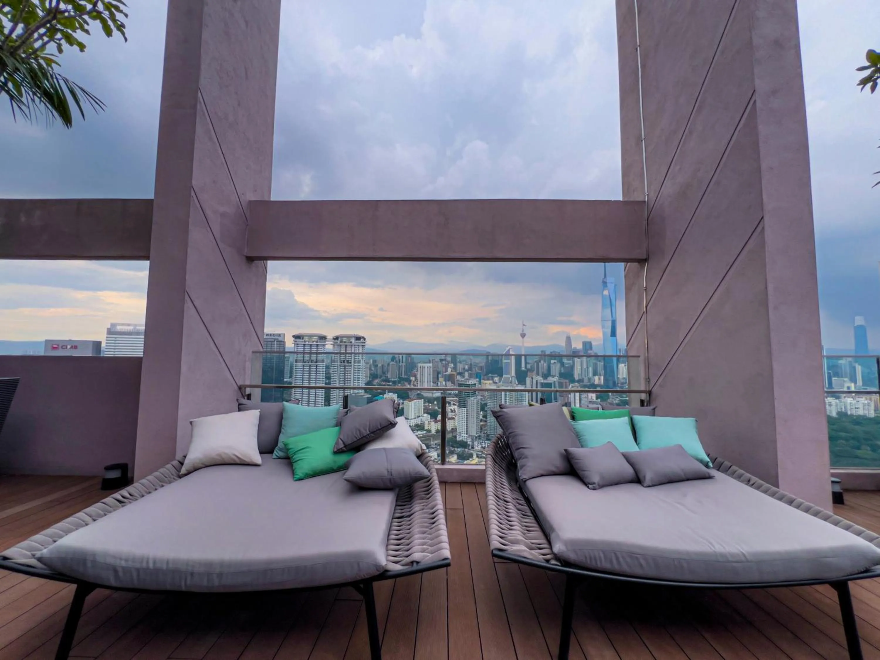 Sky Pool Suites KL Sentral - Riveria City