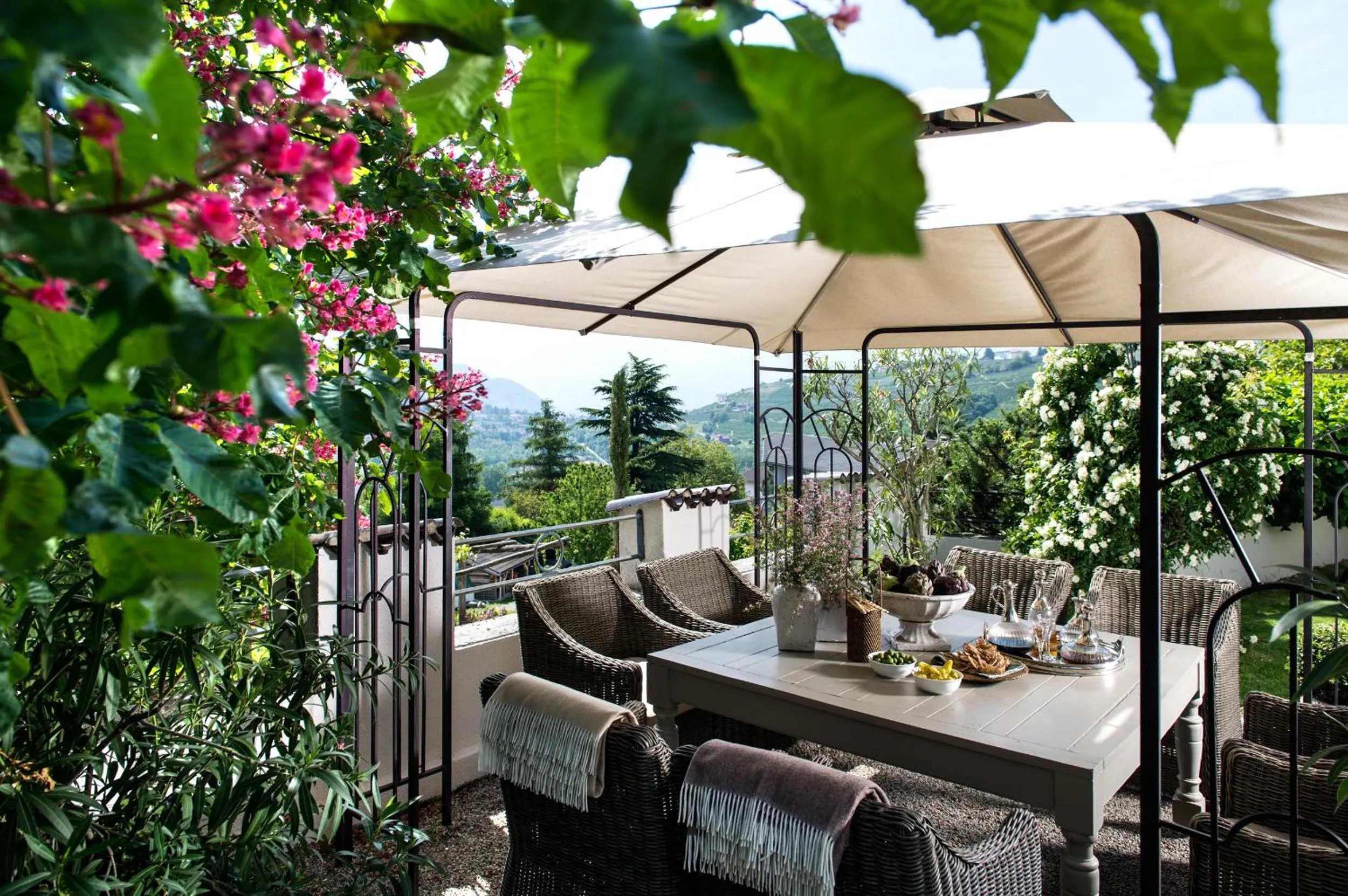 Spring in Hotel Chalet Gravenstein