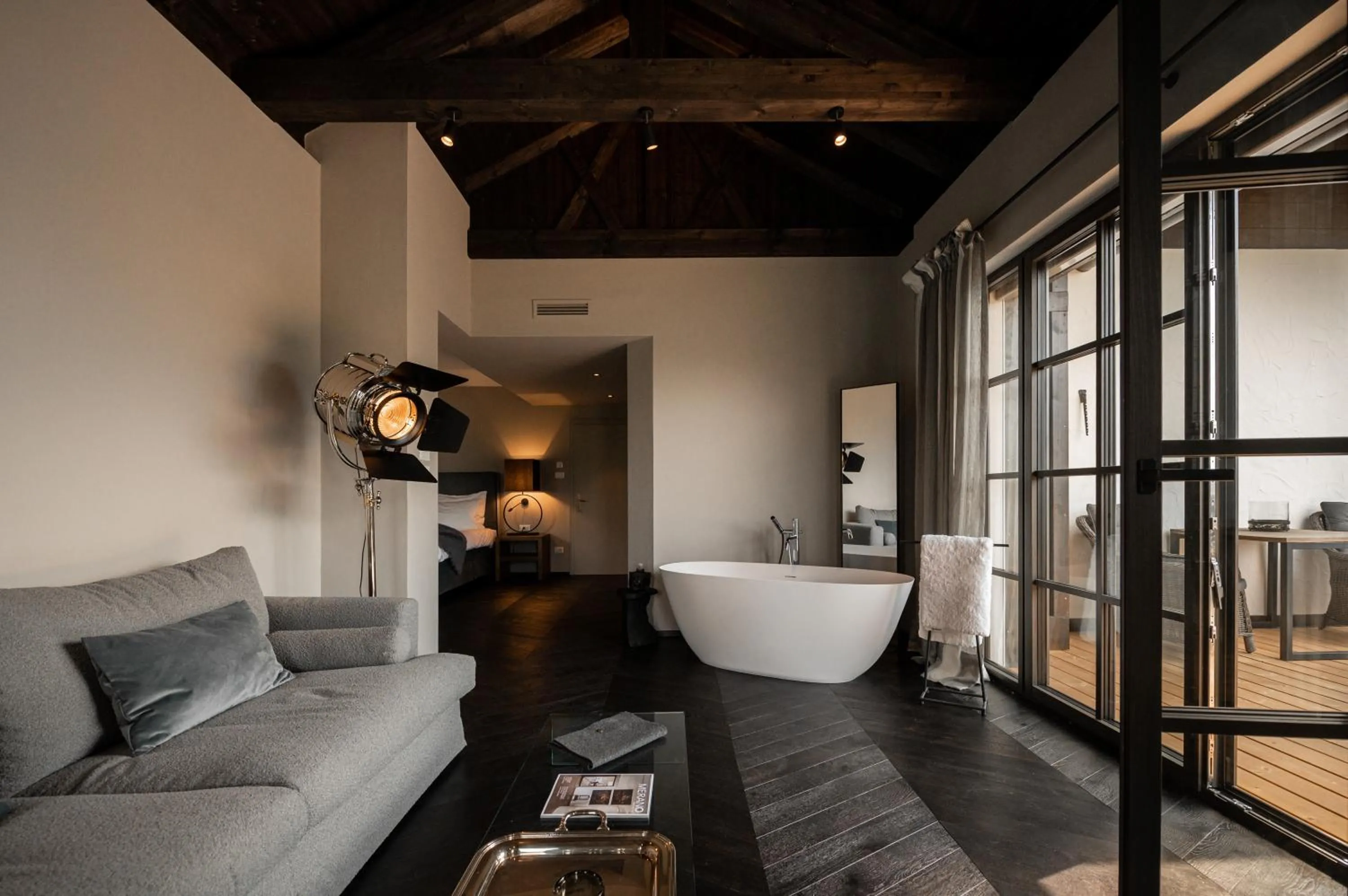 Living room, Bed in Hotel Chalet Gravenstein