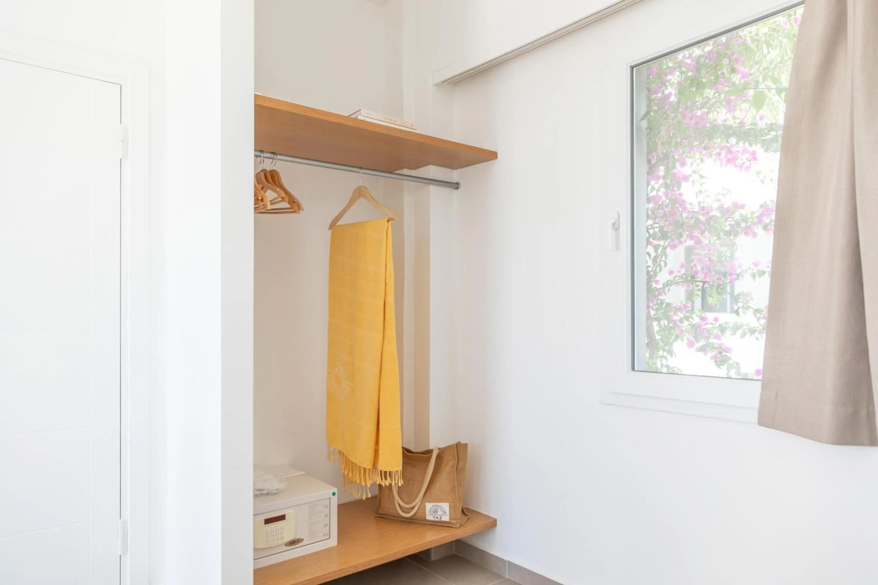 Photo of the whole room in YAZ Yalıkavak