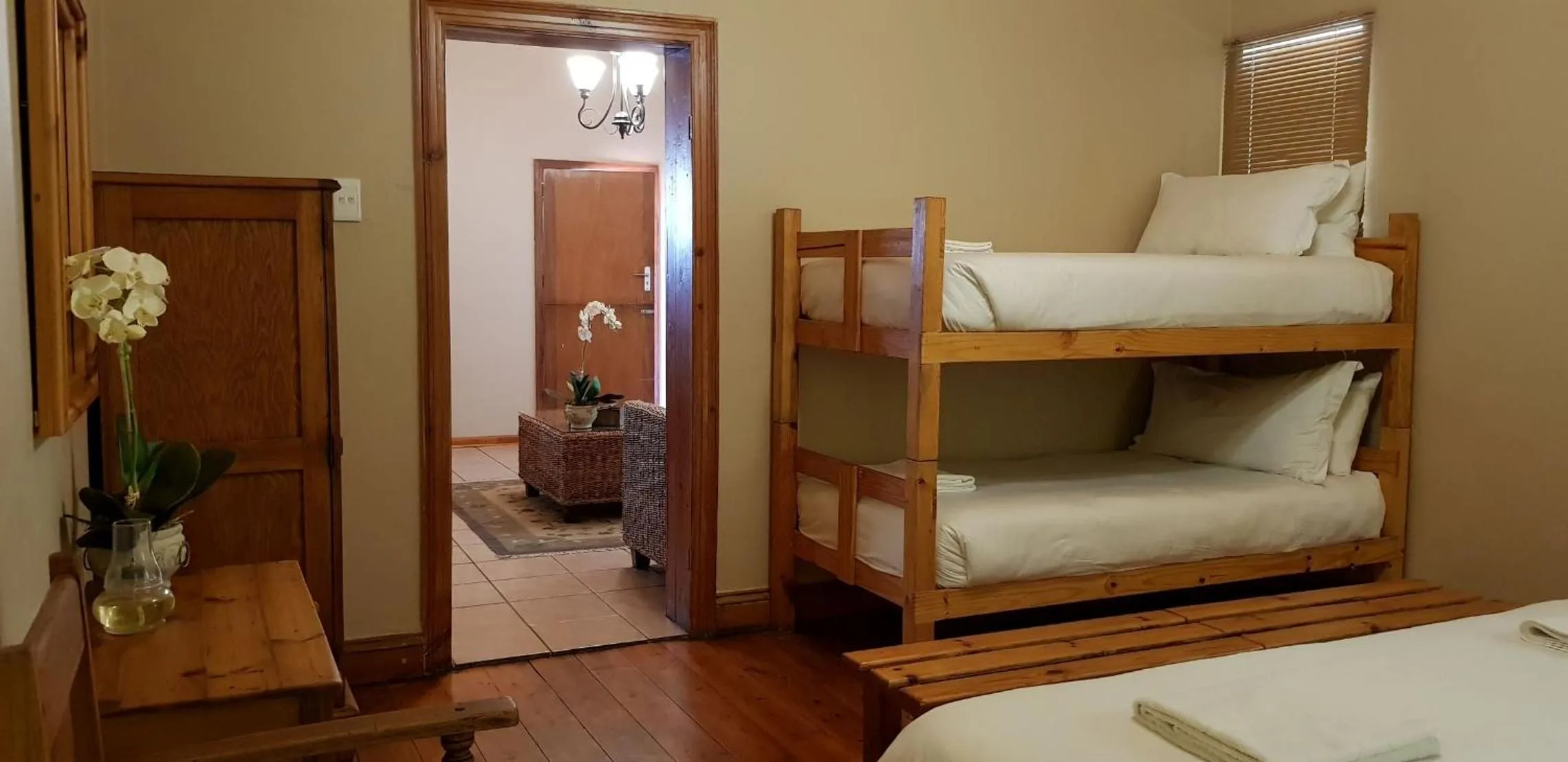 Shower, Bed in Celtis Country Lodge & Restaurant