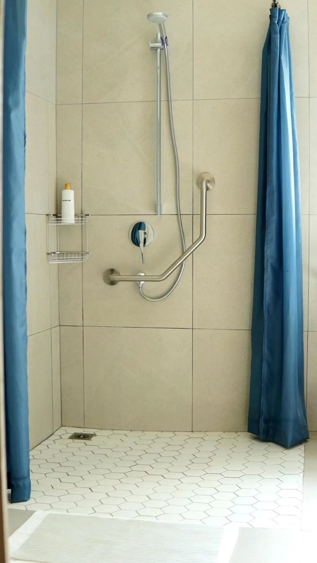 Shower in Celtis Country Lodge & Restaurant