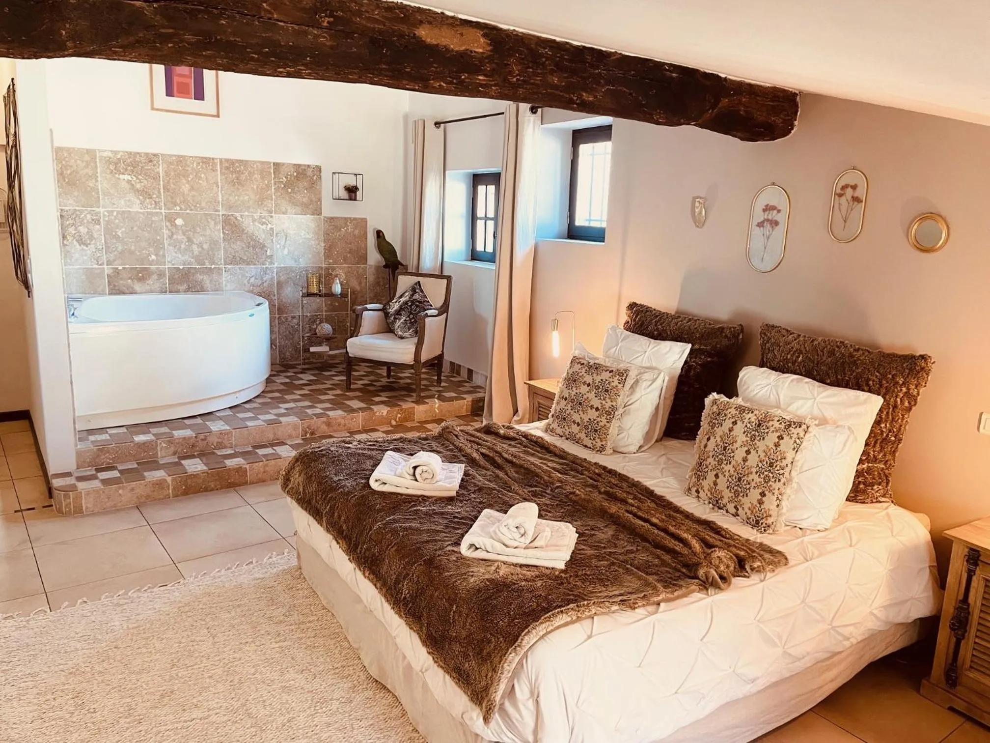 Bedroom, Bed in B&B Temps Suspendu Provence