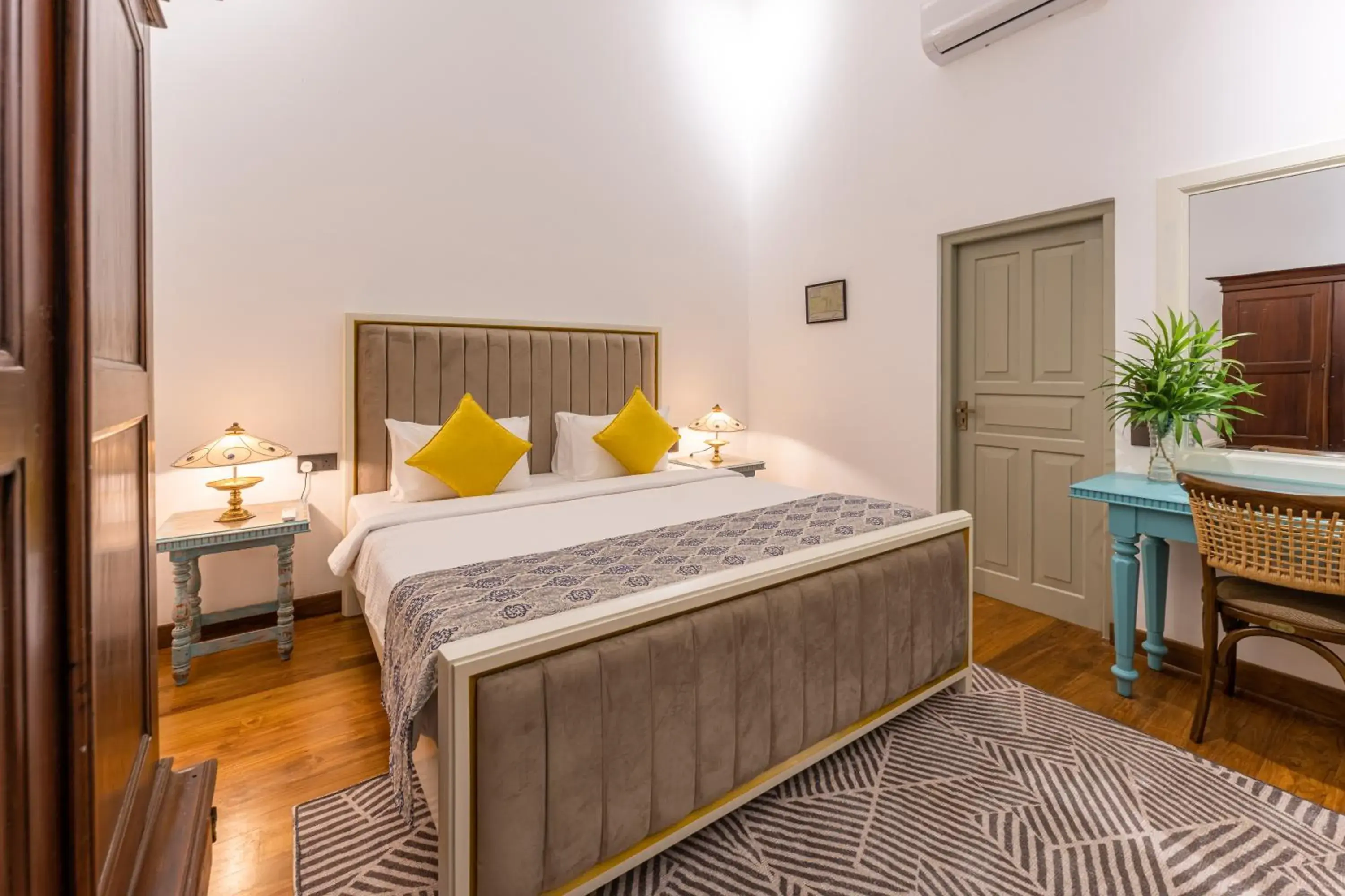 Deluxe Double Room with Bath in The Fort House Deluxe Double Room with Bath in The Fort House
