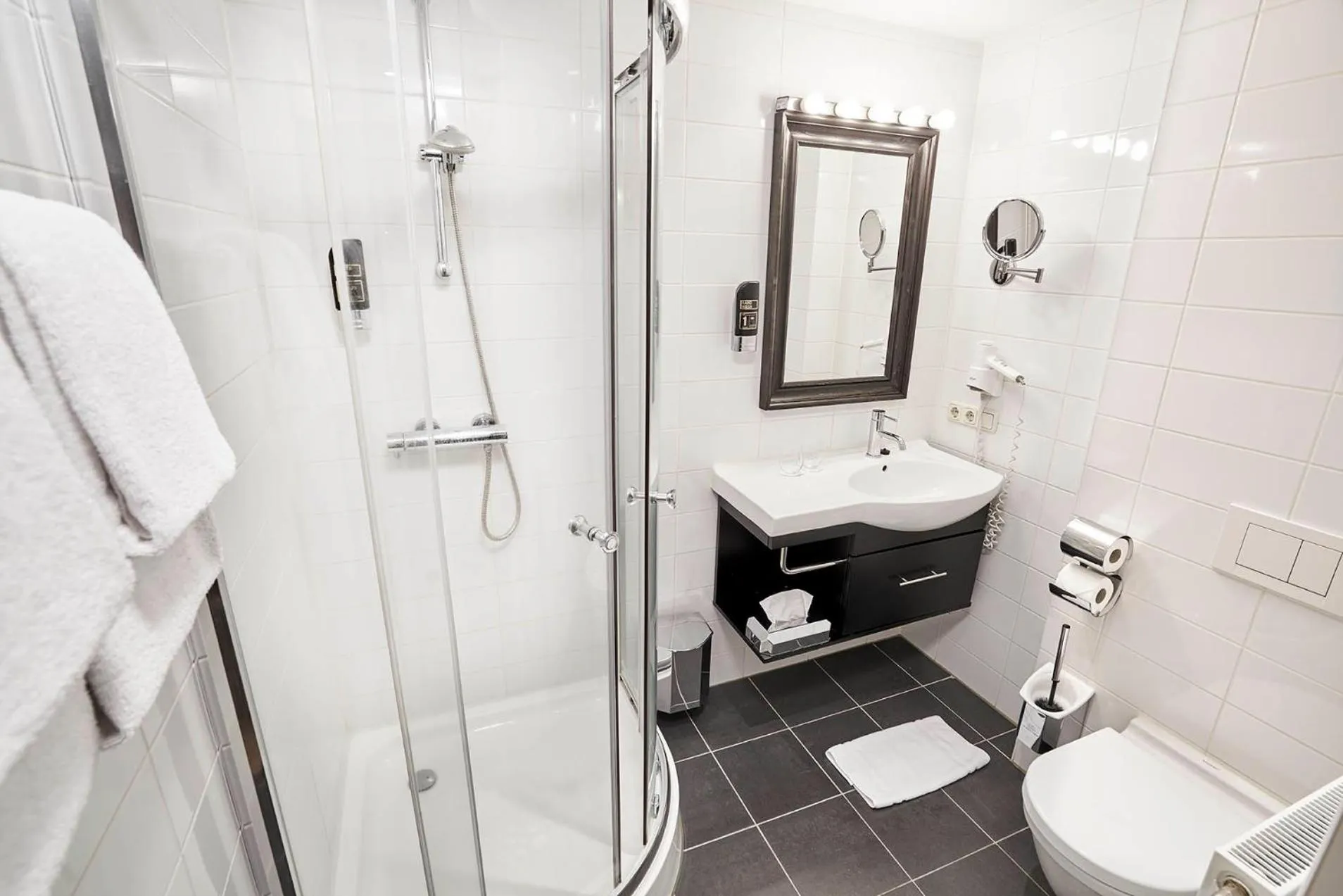 Bathroom in Saillant Hotel Gulpenerland - Auping Hotel Partner