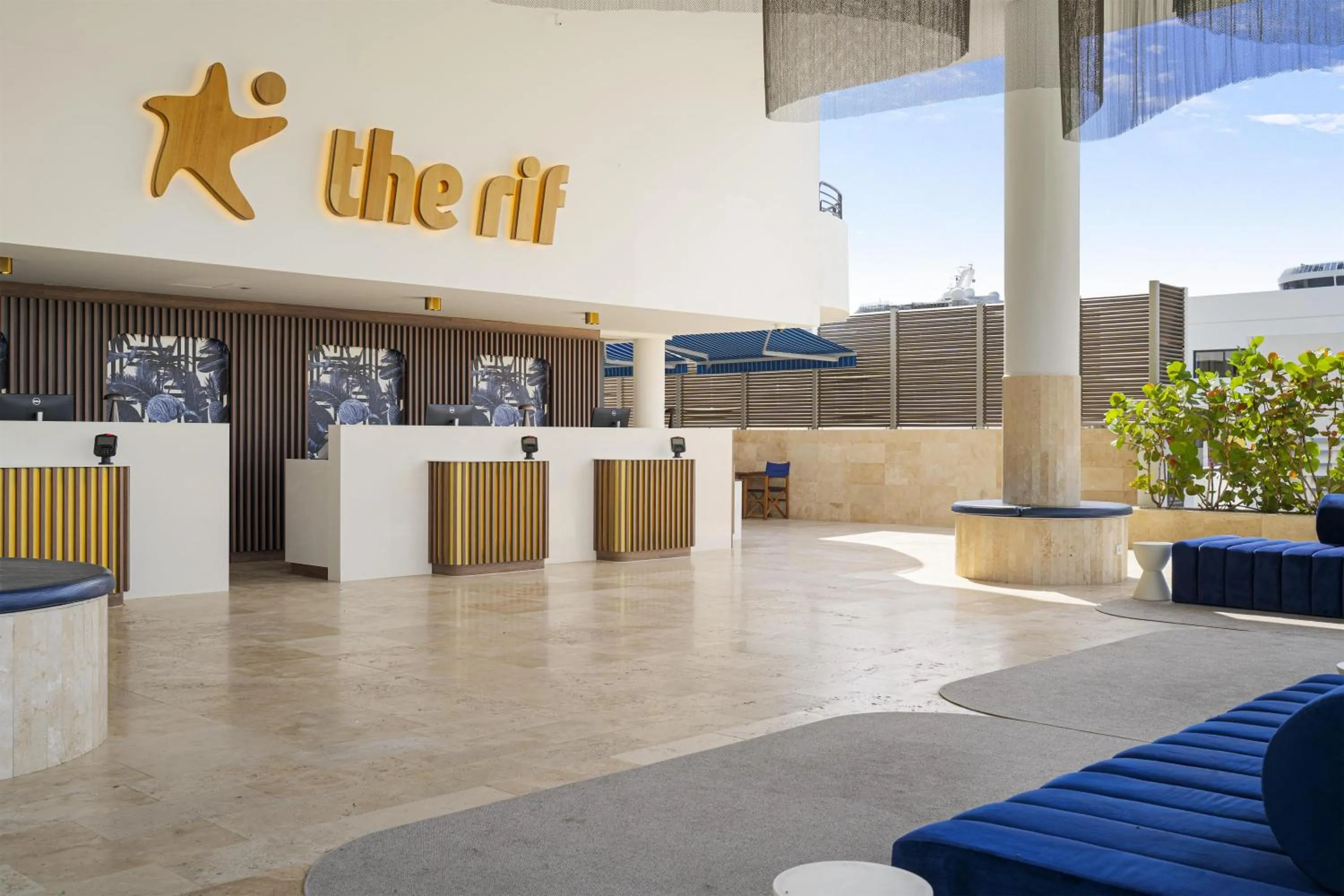 Lobby or reception in The Rif At Mangrove Beach Corendon Curacao All-Inclusive, Curio by Hilton