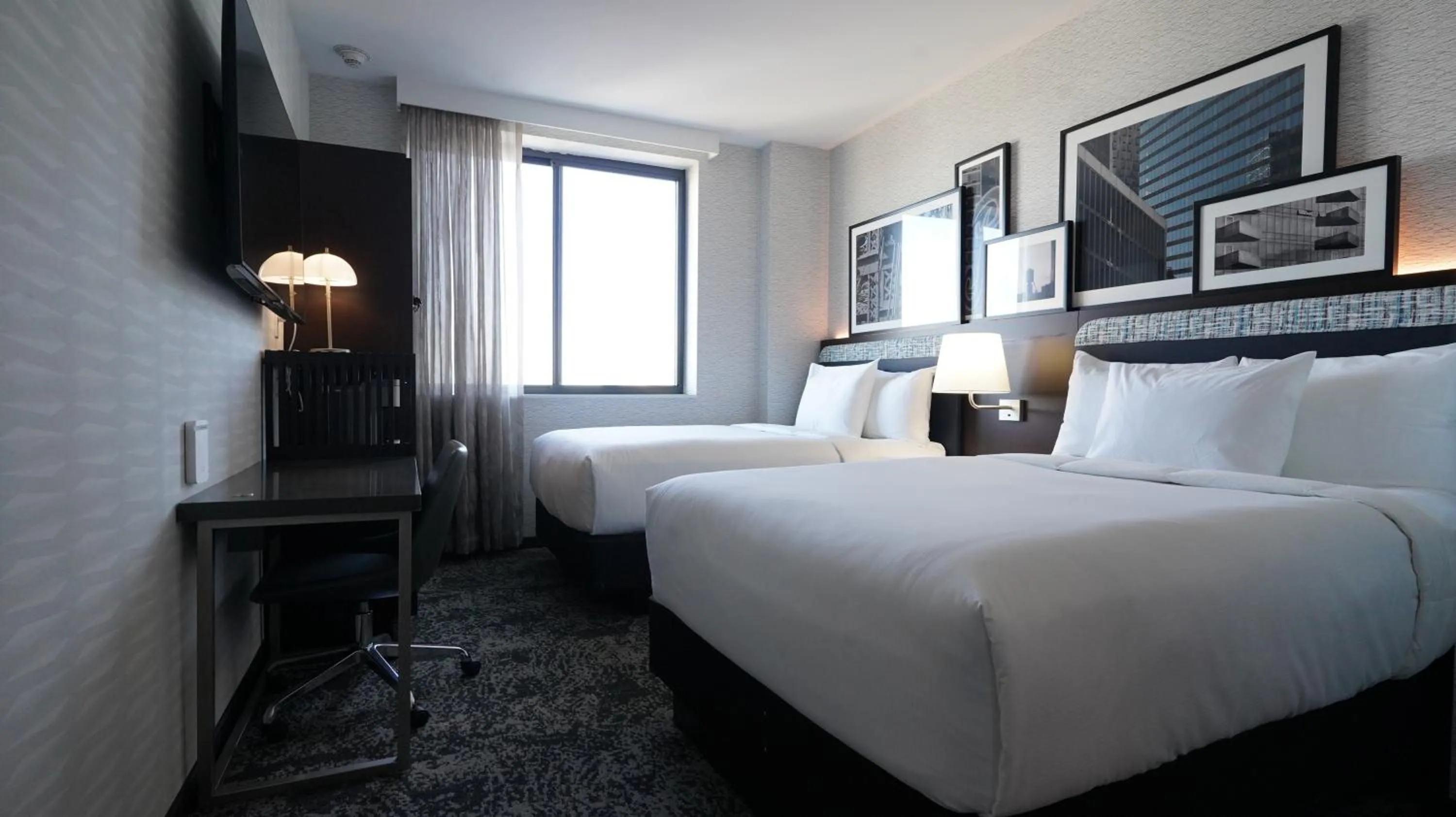 Bedroom, Bed in DoubleTree by Hilton Long Island City, NY