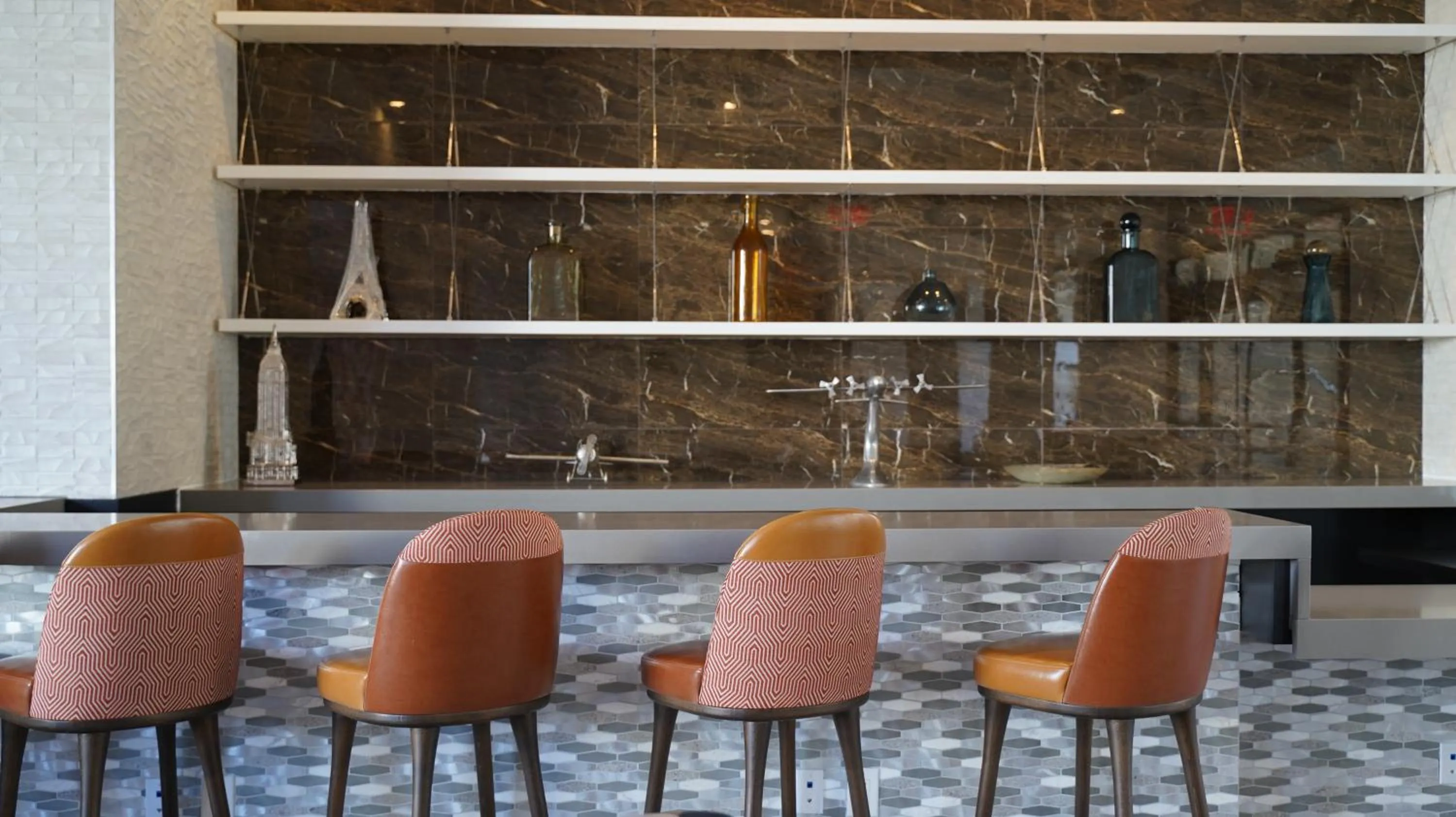 Lounge or bar in DoubleTree by Hilton Long Island City, NY