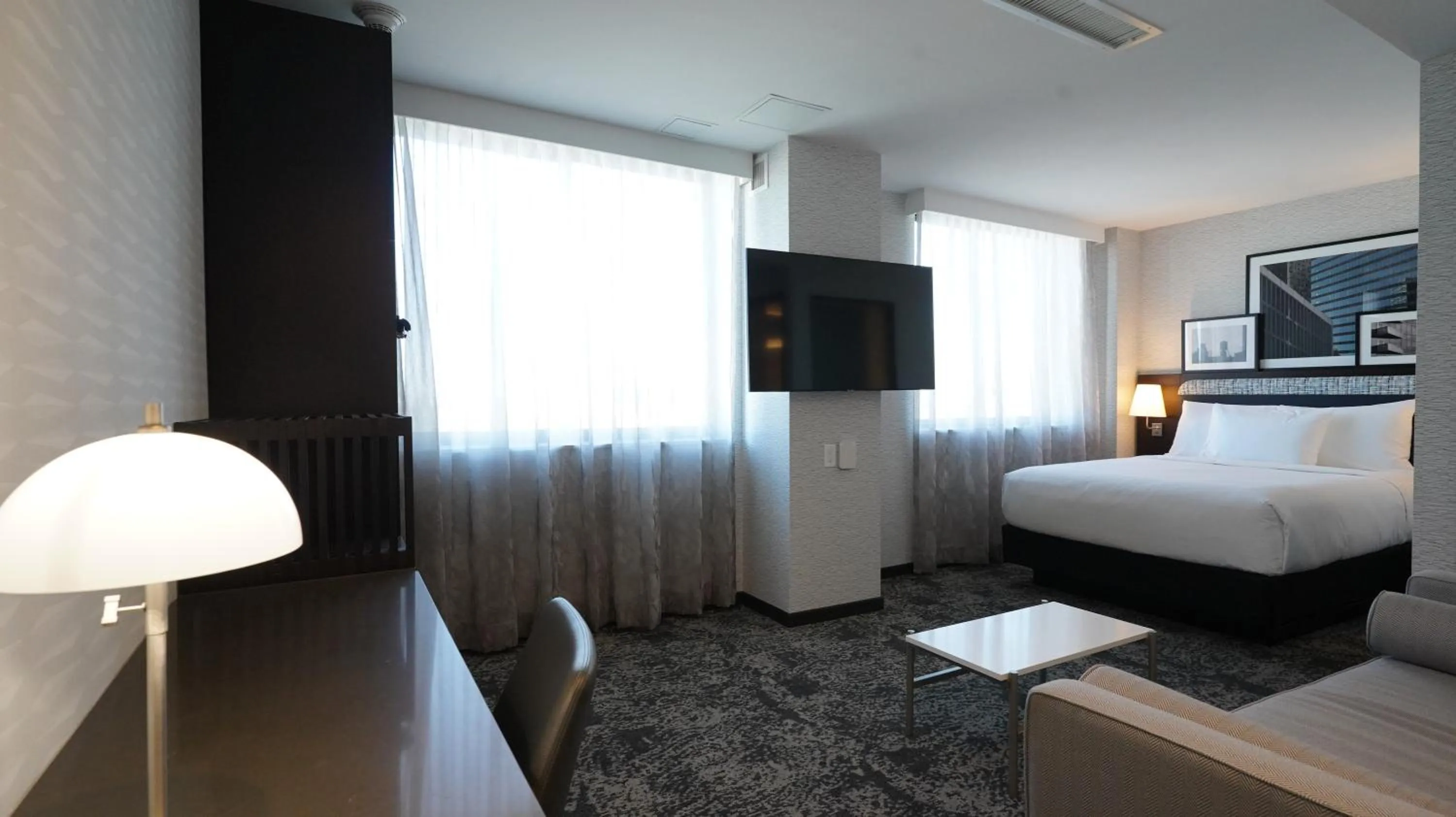 Bedroom, Bed in DoubleTree by Hilton Long Island City, NY