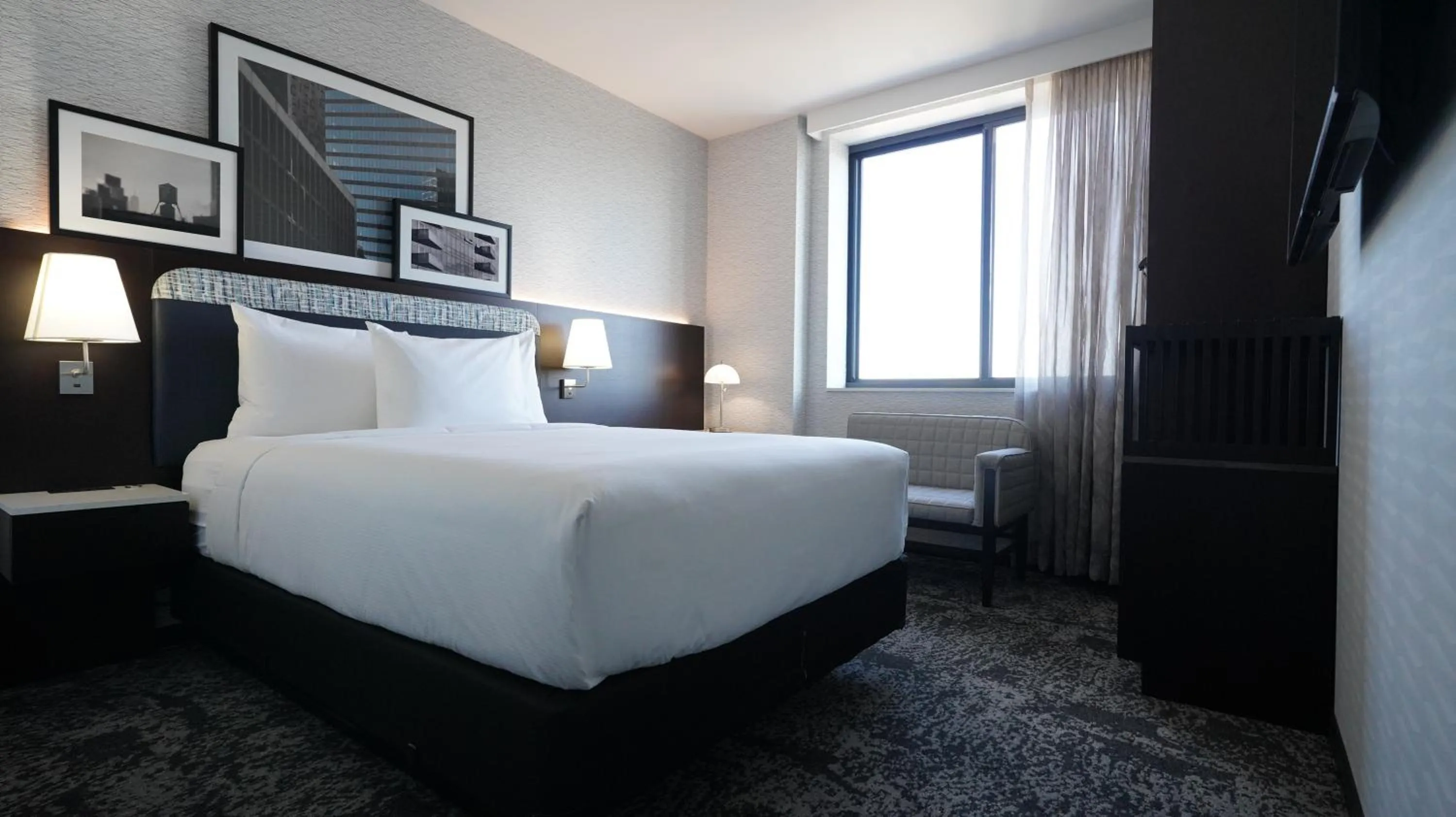 Bedroom, Bed in DoubleTree by Hilton Long Island City, NY