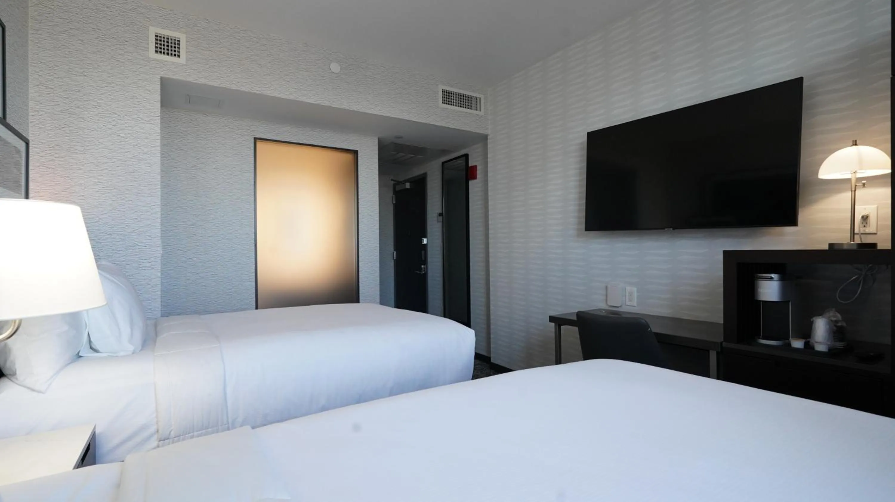 Bedroom, Bed in DoubleTree by Hilton Long Island City, NY