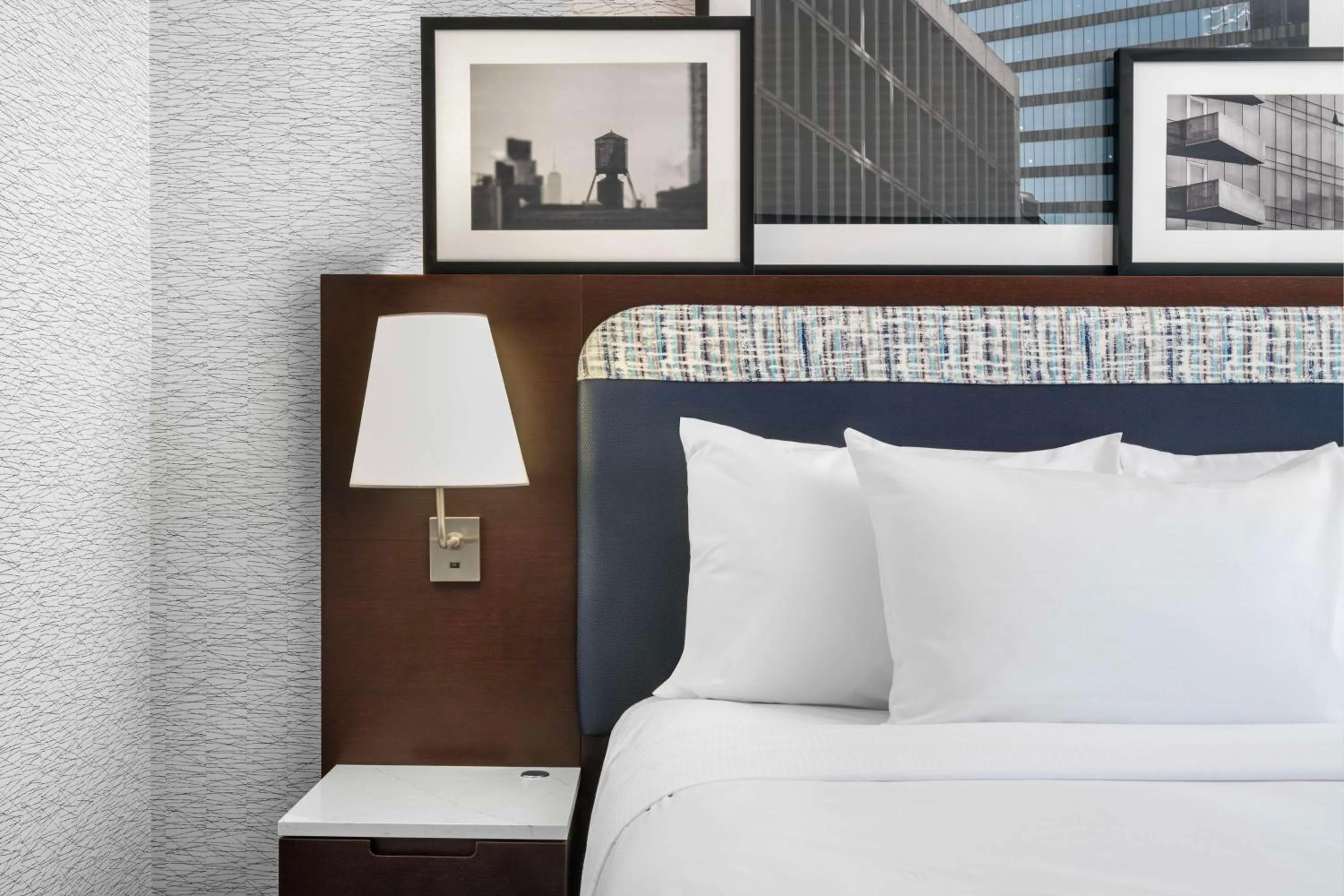 Queen Room - Disability Access in DoubleTree by Hilton Long Island City, NY