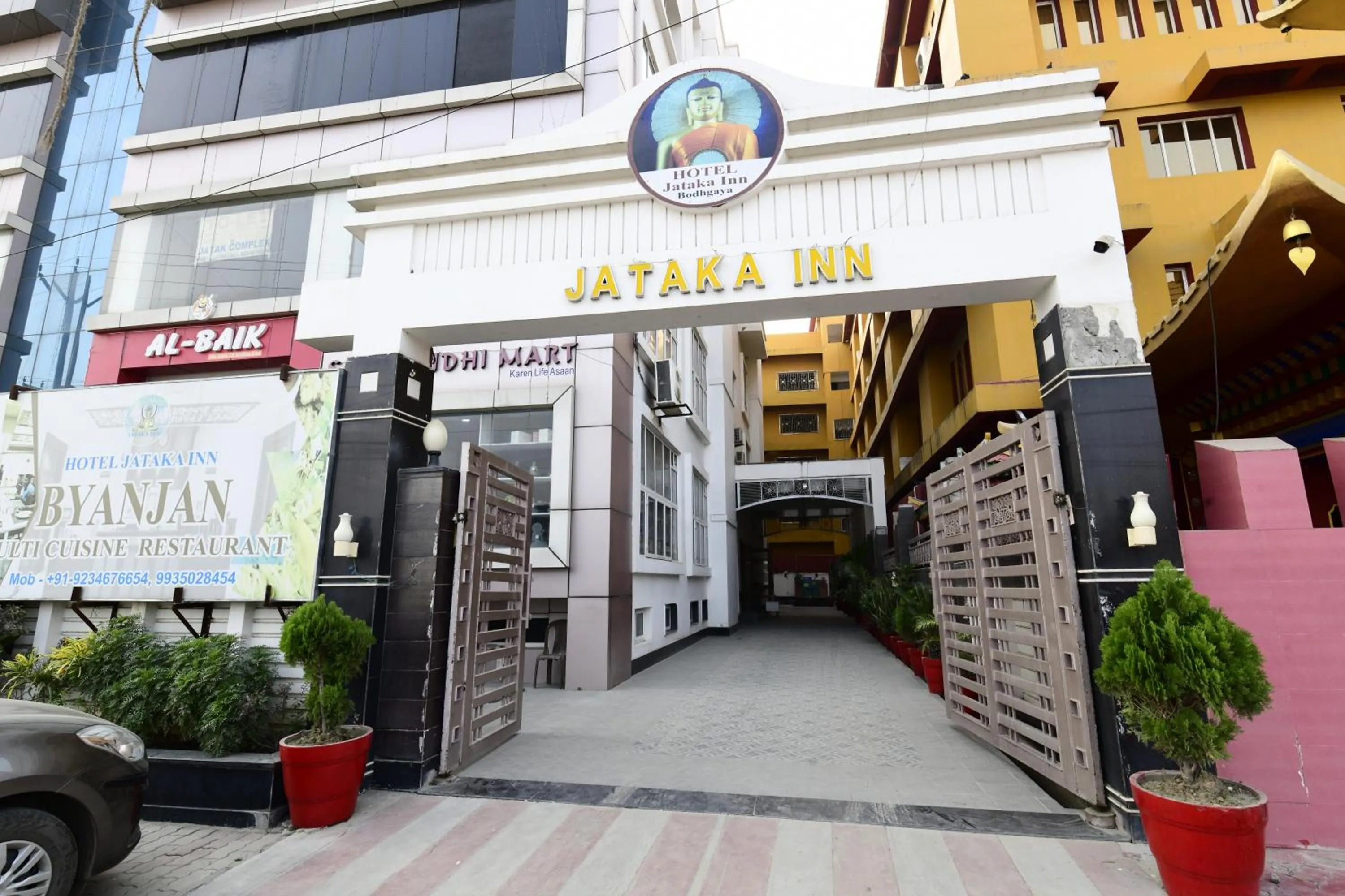 Property building in Hotel Jataka Inn