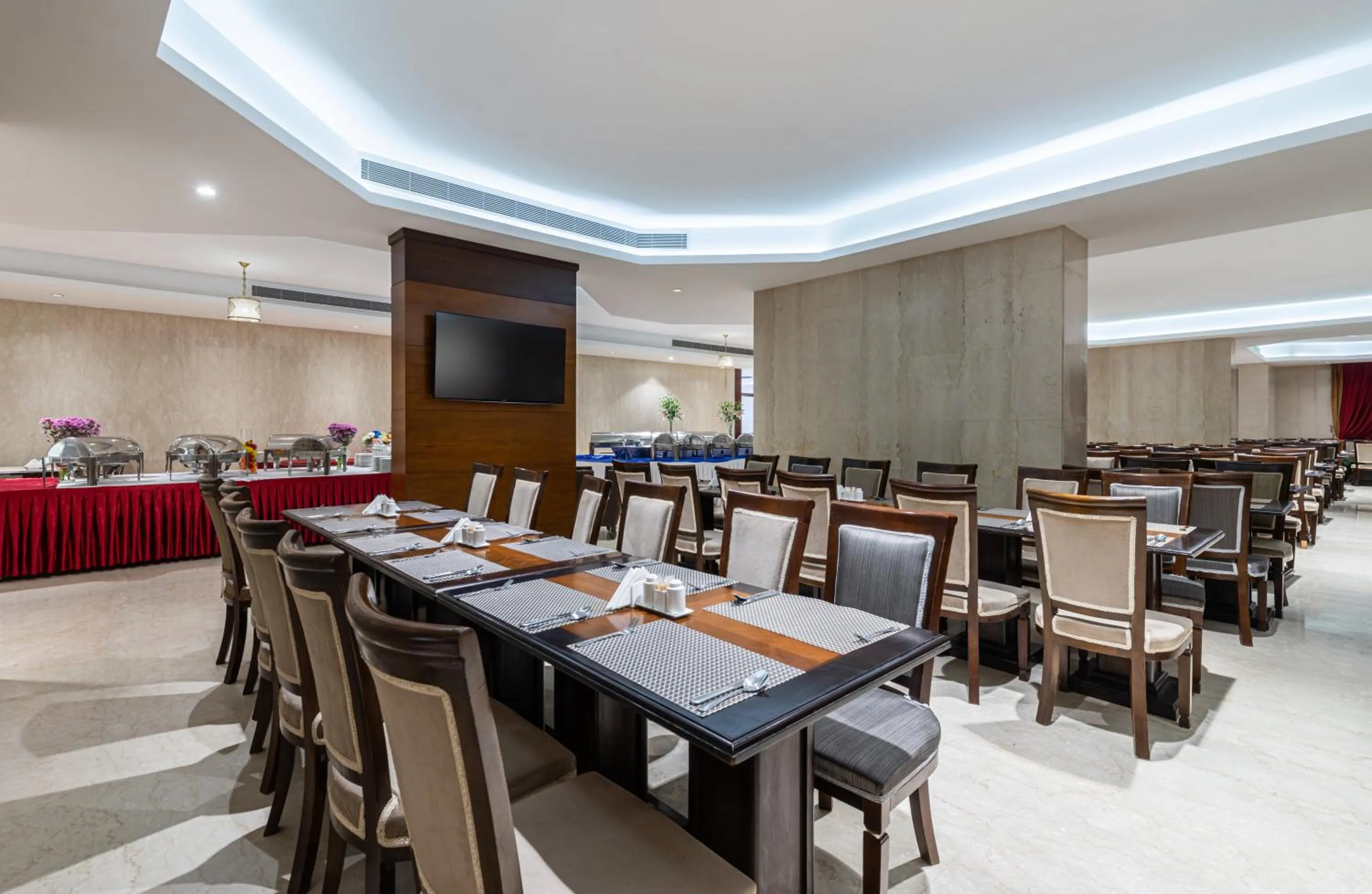 Restaurant/places to eat in Razana Al Rawdha Hotel